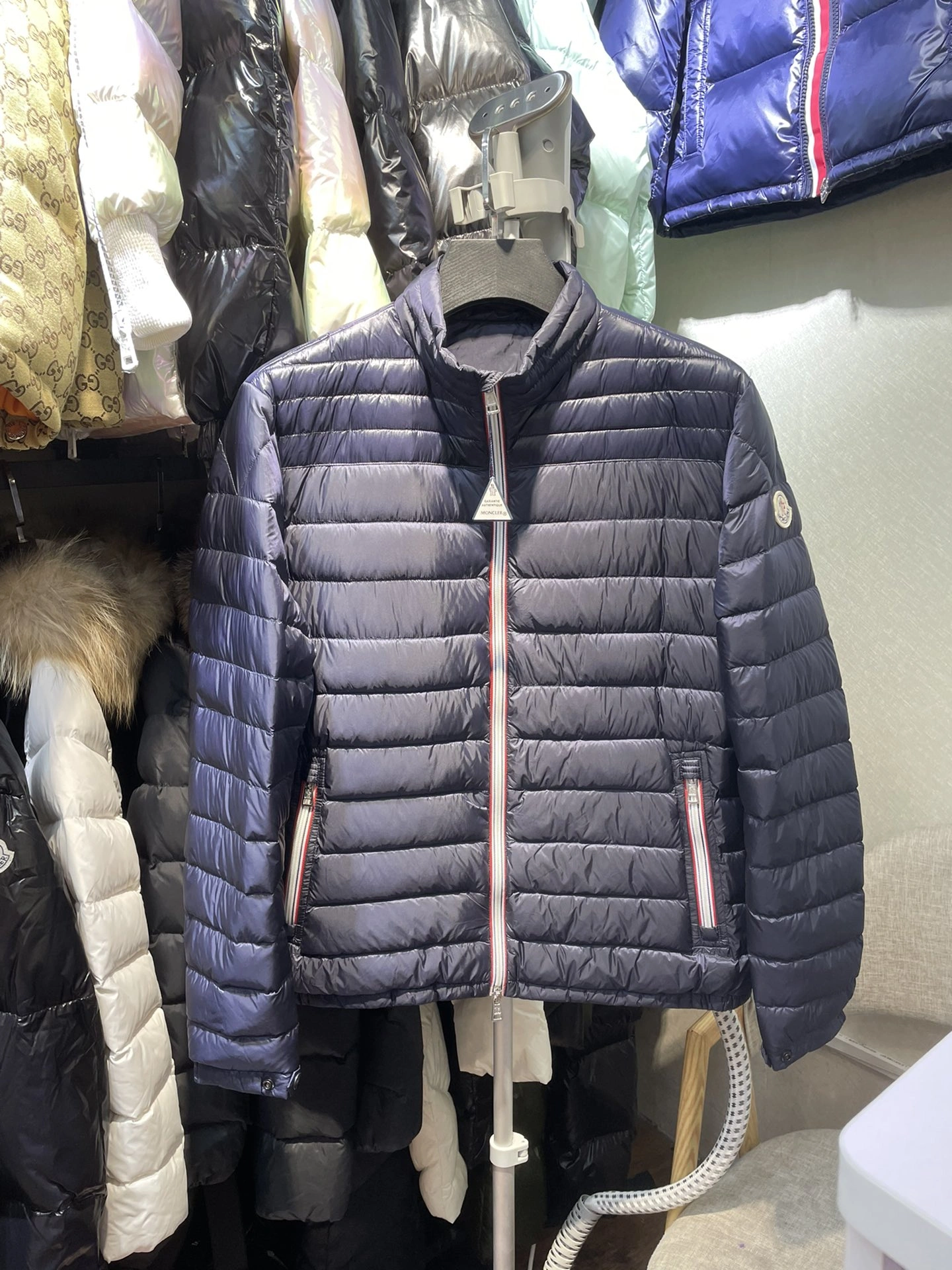 Moncler Down Jackets Sleek 146329