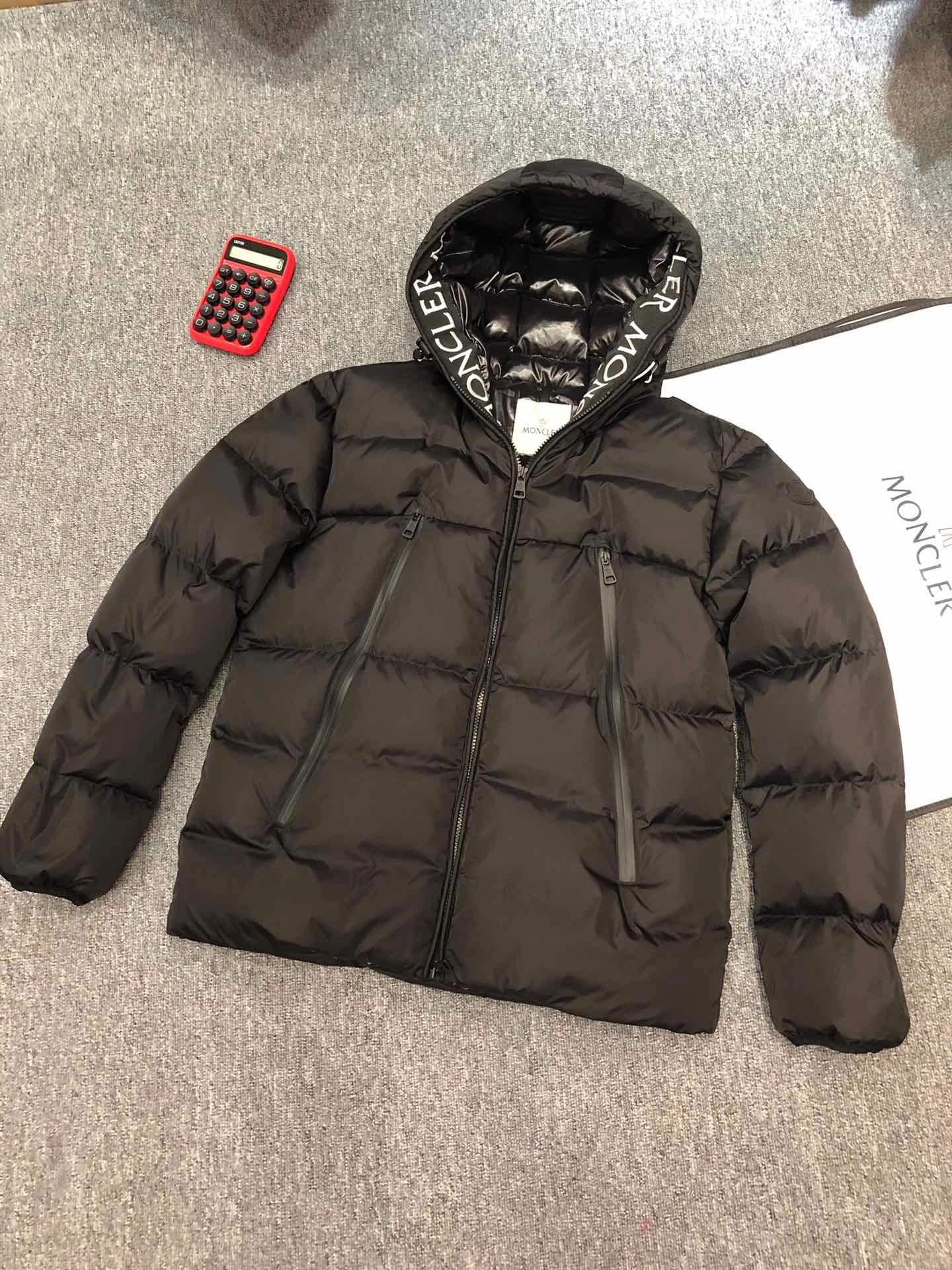Moncler Down Jackets Sleek 146315