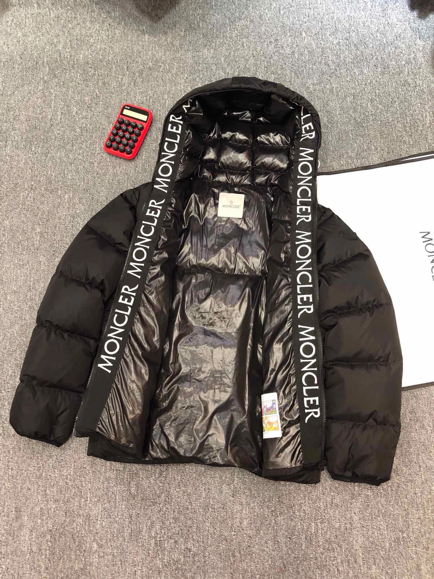Moncler Down Jackets Sleek 146315