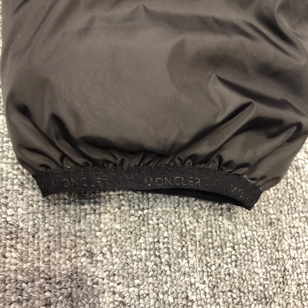 Moncler Down Jackets Sleek 146315