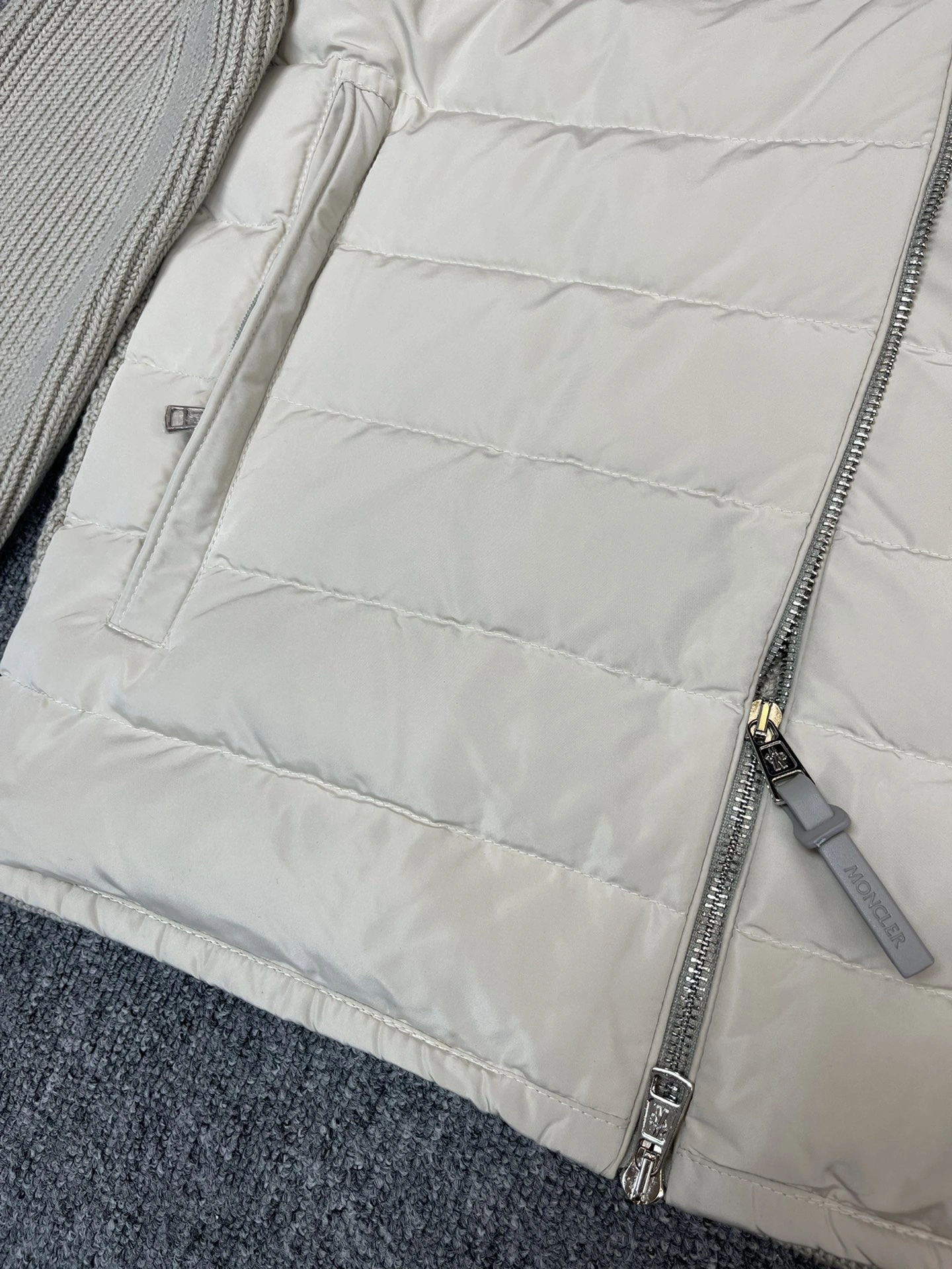 Moncler Down Jackets RelaxedFit 146314