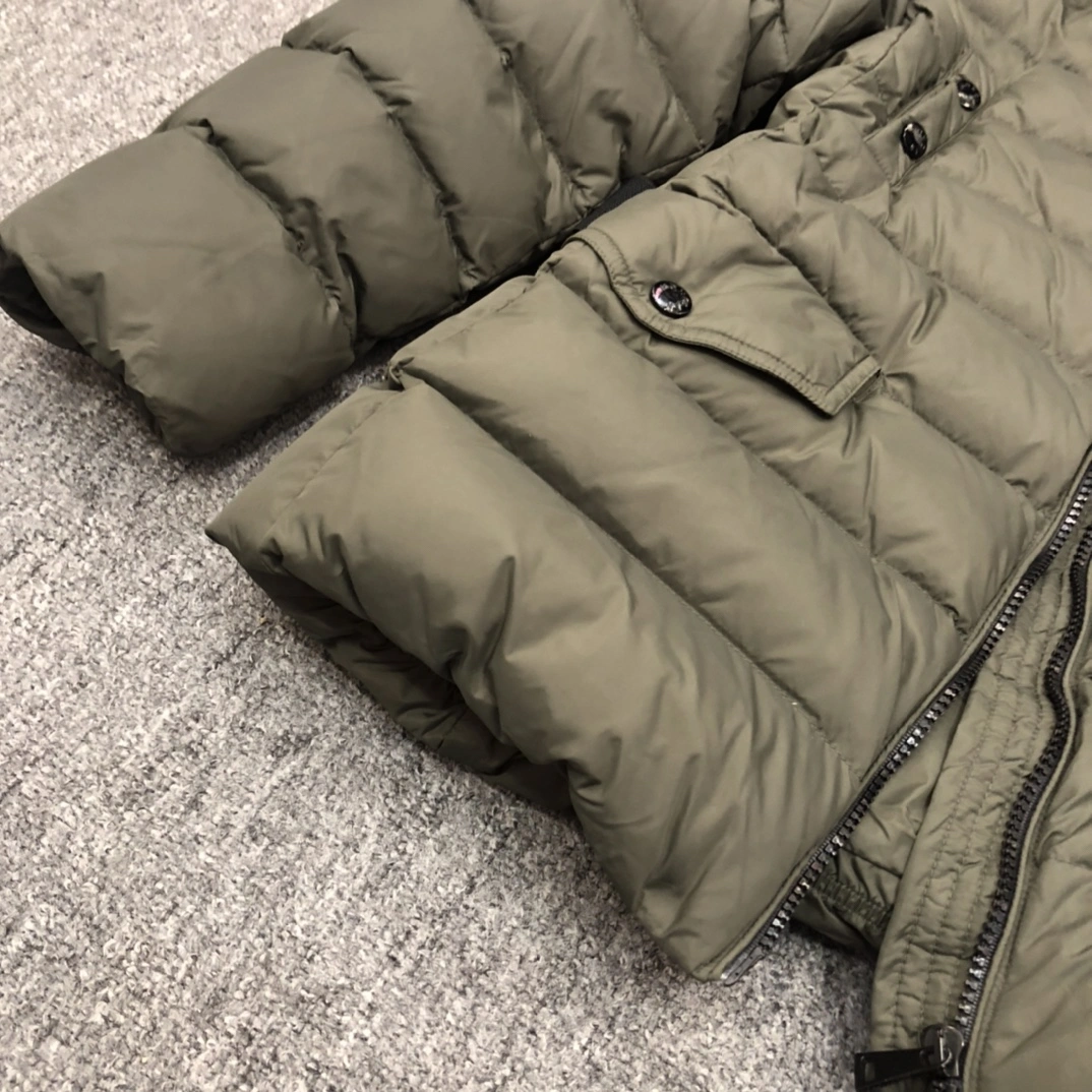 Moncler Down Jackets TravelReady 146307
