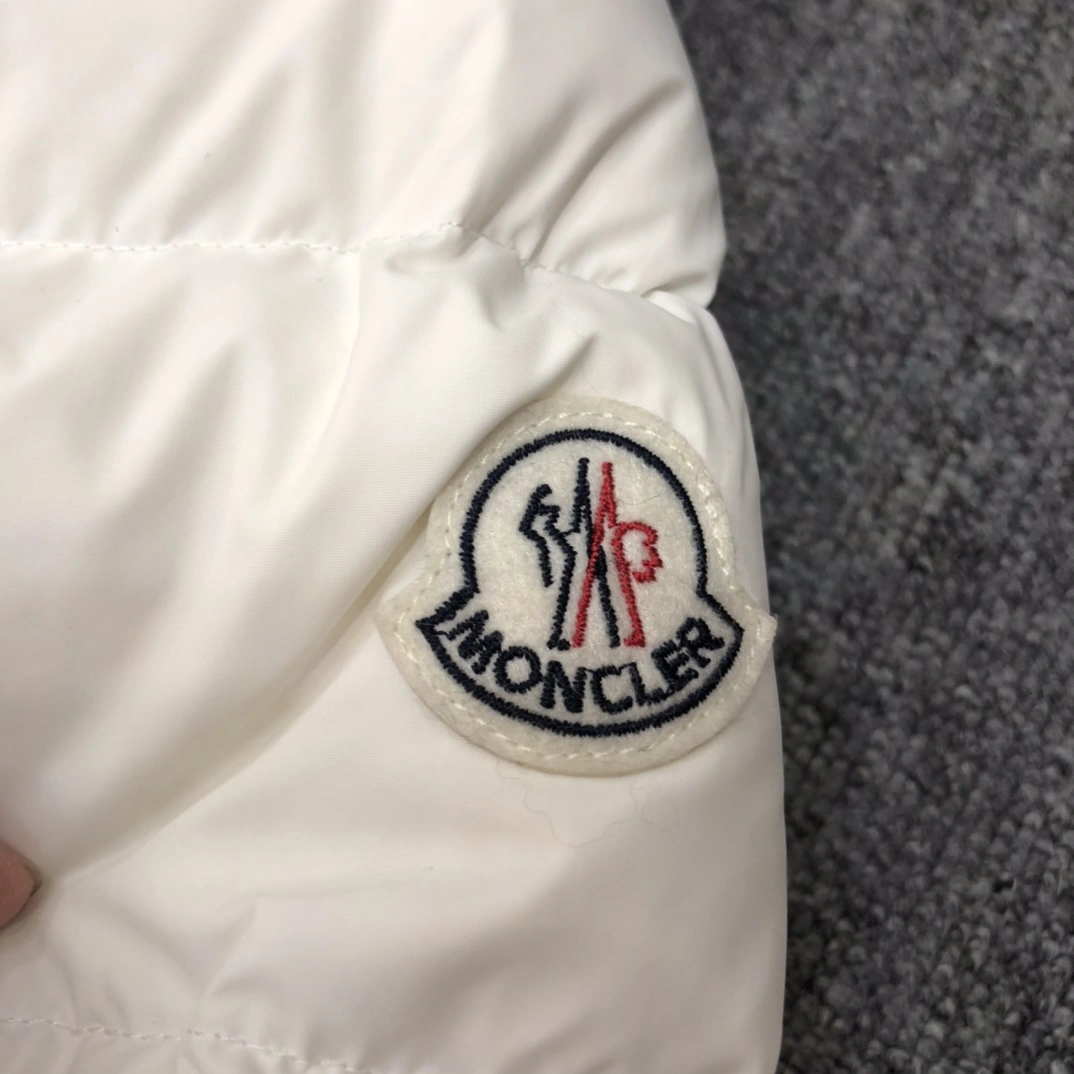 Moncler Down Jackets OdorResistant 146300