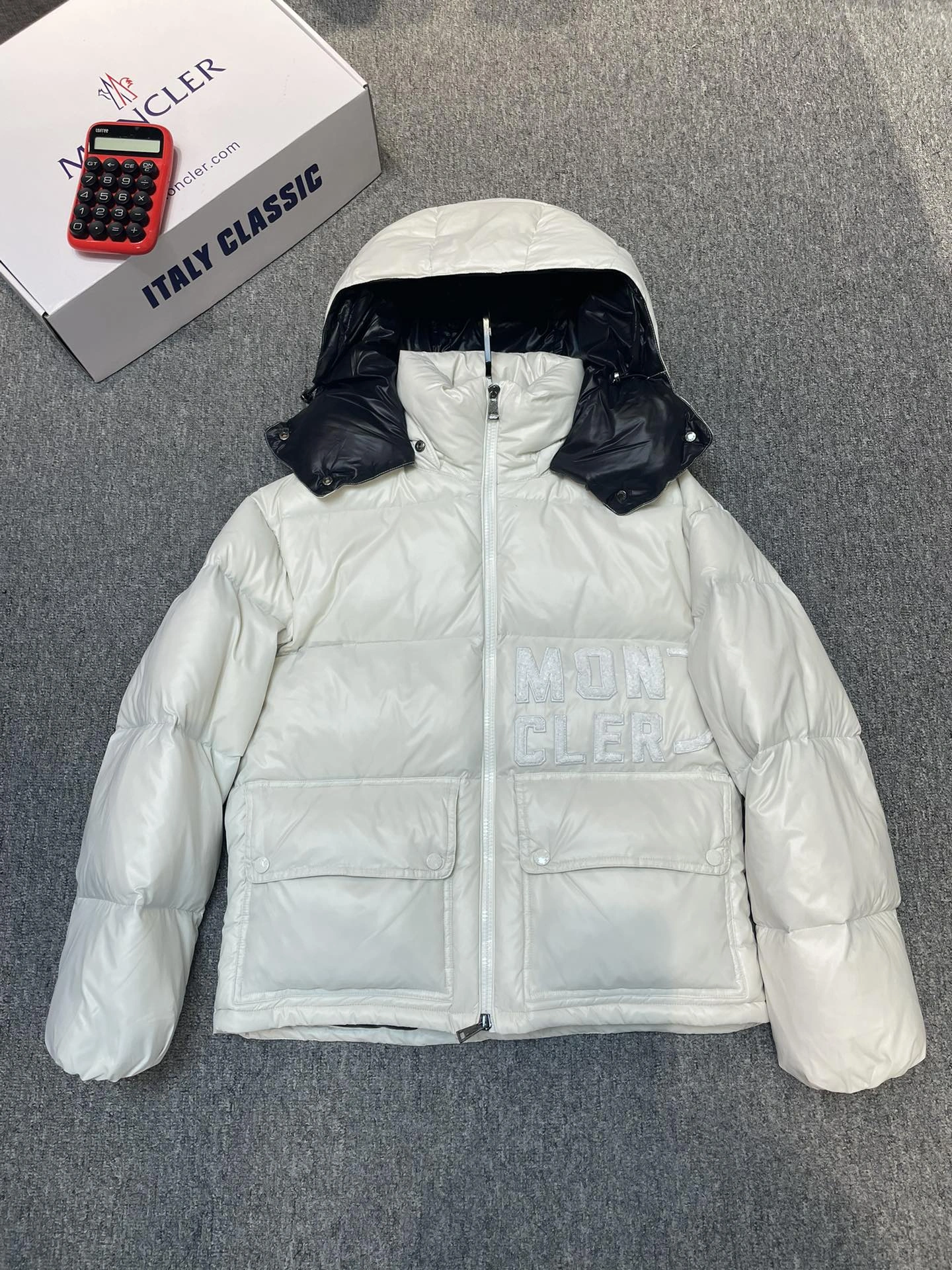 Moncler Down Jackets ComfortFit 146299