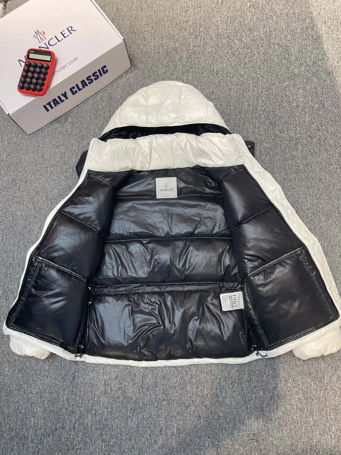 Moncler Down Jackets ComfortFit 146299