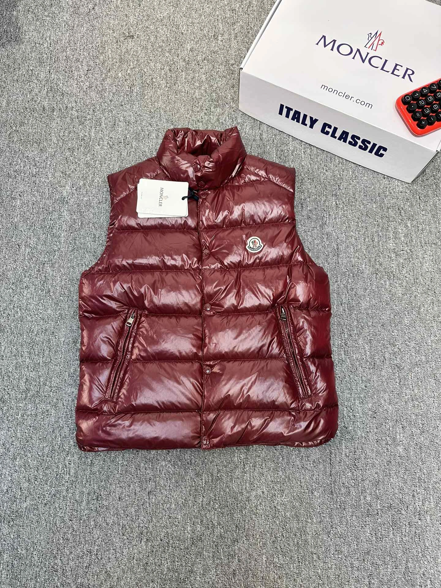 Snug Moncler Down Jackets 146289