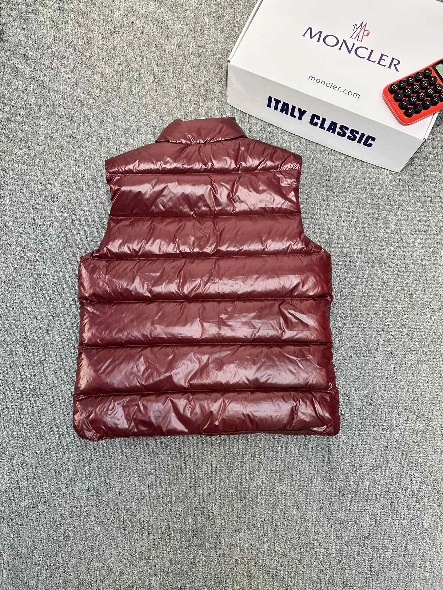 Snug Moncler Down Jackets 146289