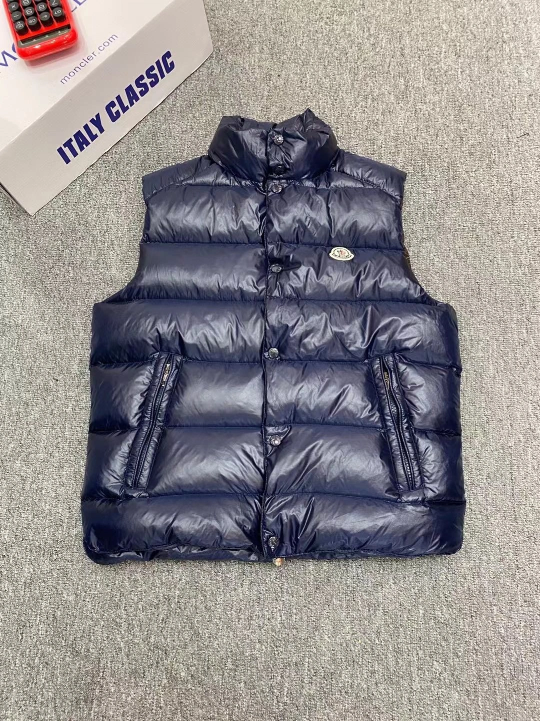 Snug Moncler Down Jackets 146289