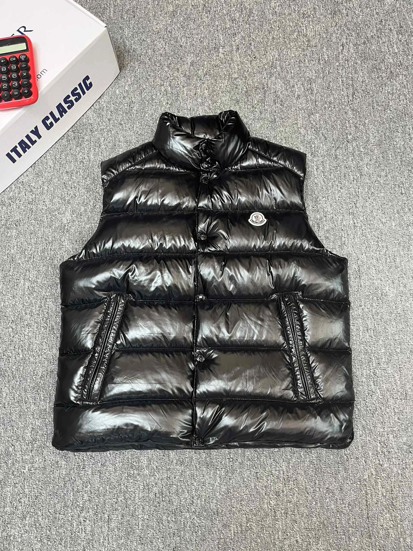 Snug Moncler Down Jackets 146289