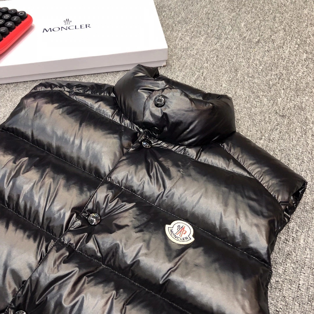 Resilient Moncler Down Jackets 146303