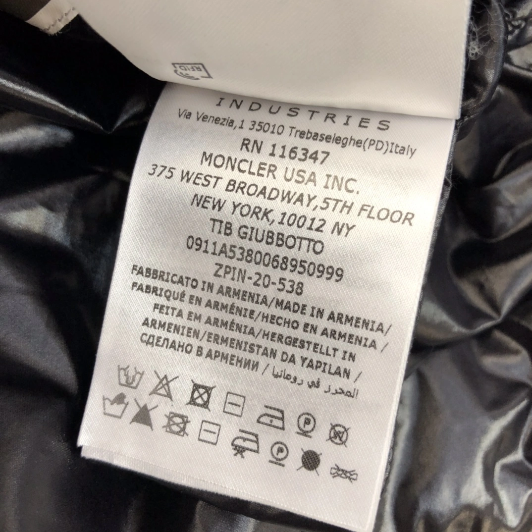 Resilient Moncler Down Jackets 146303