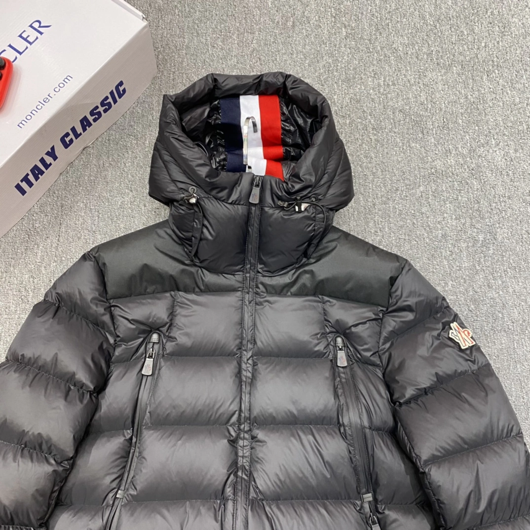 Moncler Down Jackets WellDesigned 146298