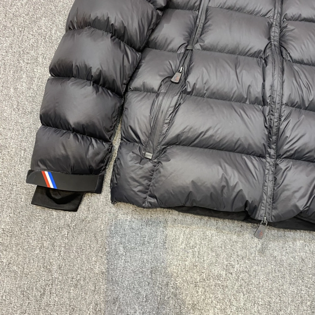 Moncler Down Jackets WellDesigned 146298