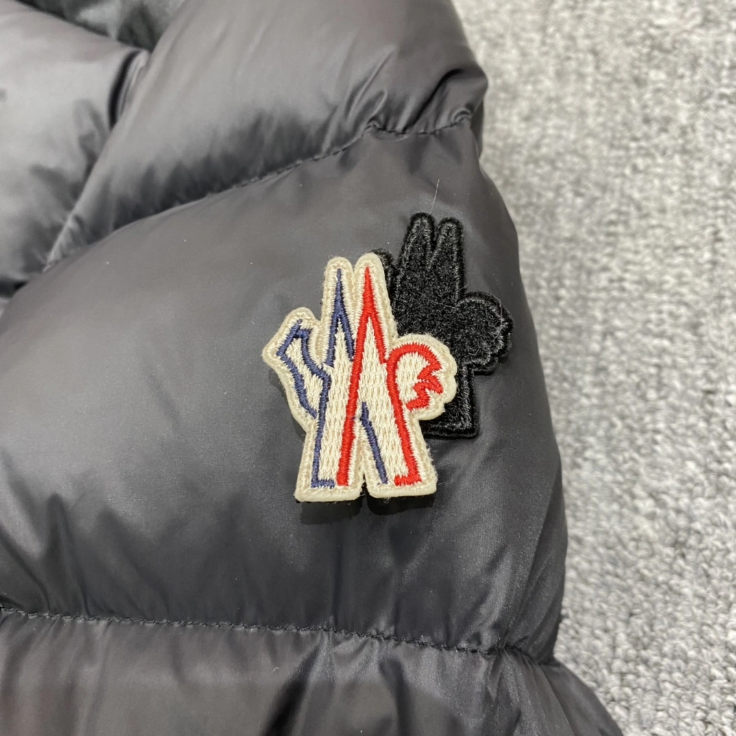 Moncler Down Jackets WellDesigned 146298