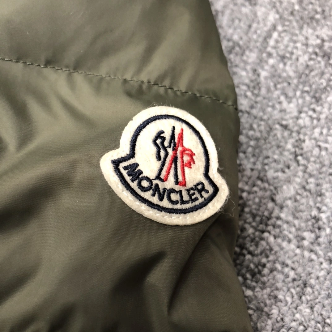 Moncler Down Jackets Snug 146297