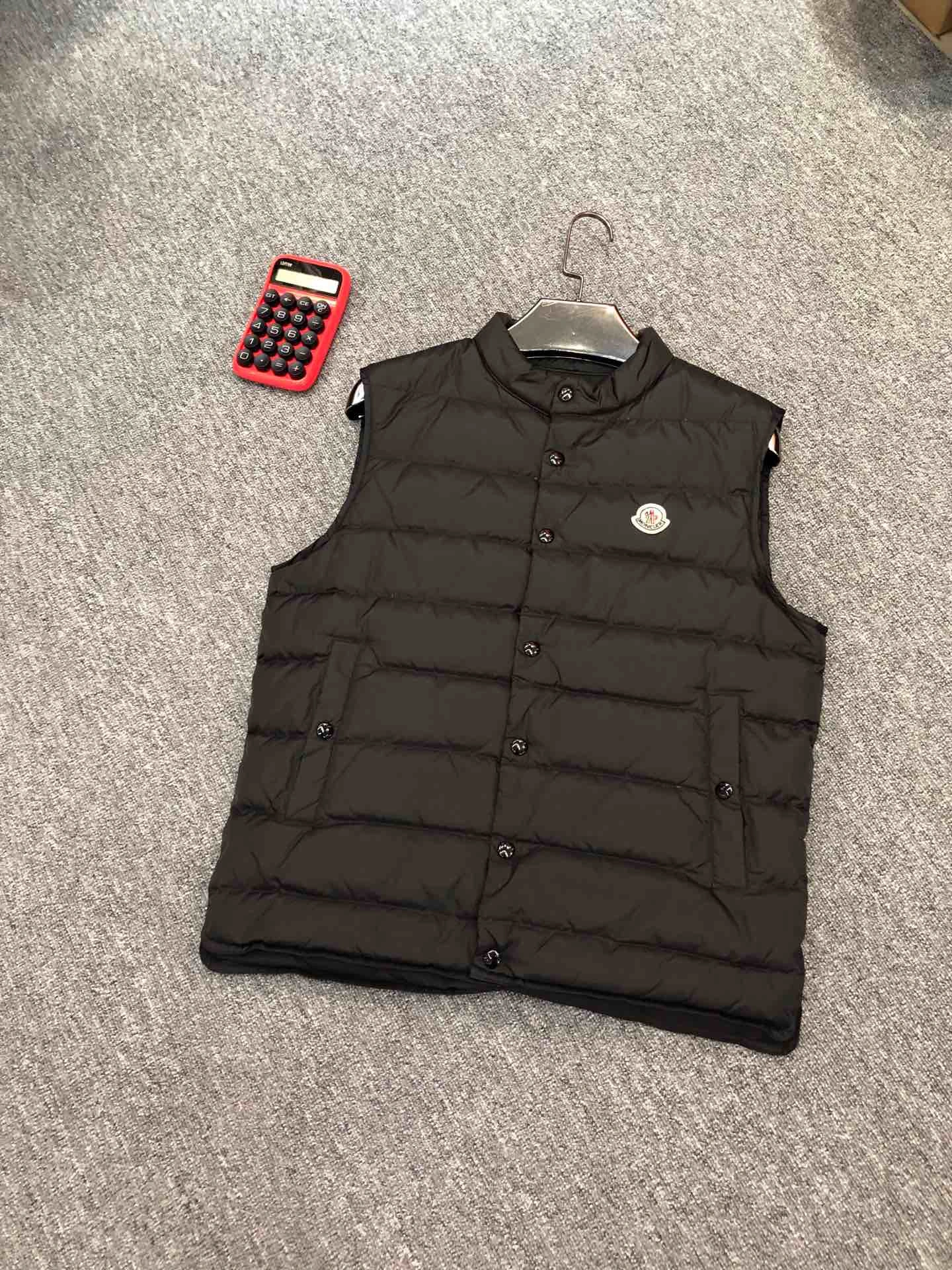 SmoothTexture Moncler Down Jackets 146286