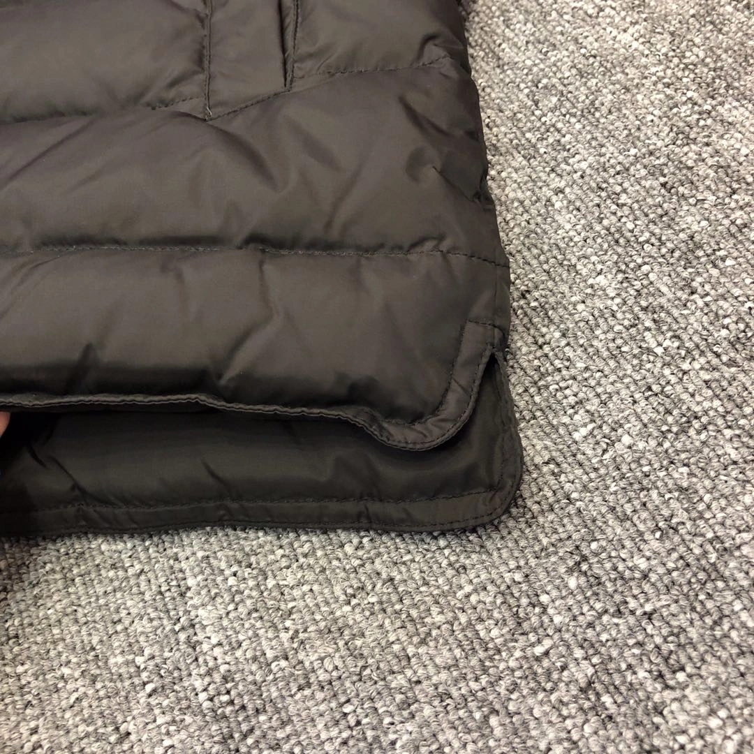SmoothTexture Moncler Down Jackets 146286
