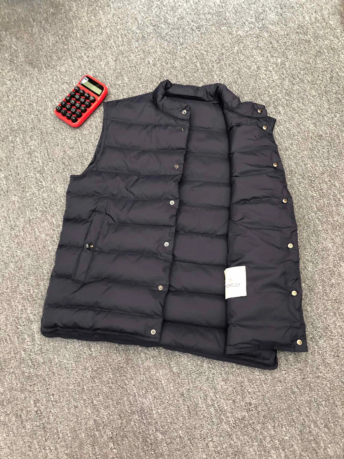 Moncler Down Jackets TravelReady 146279