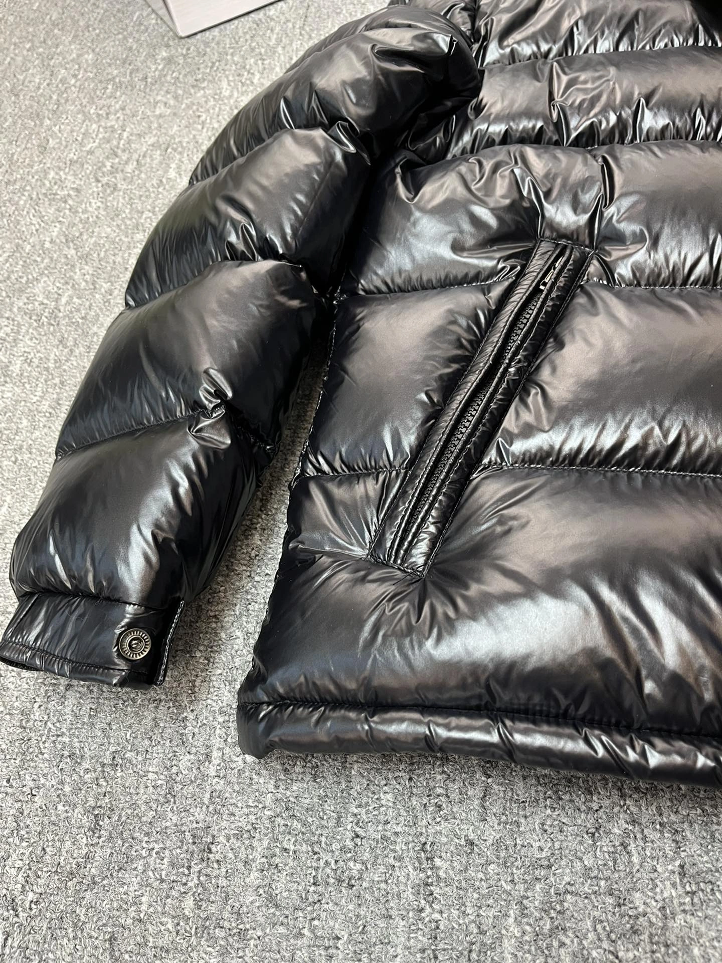 Moncler Down Jackets Bright 146287