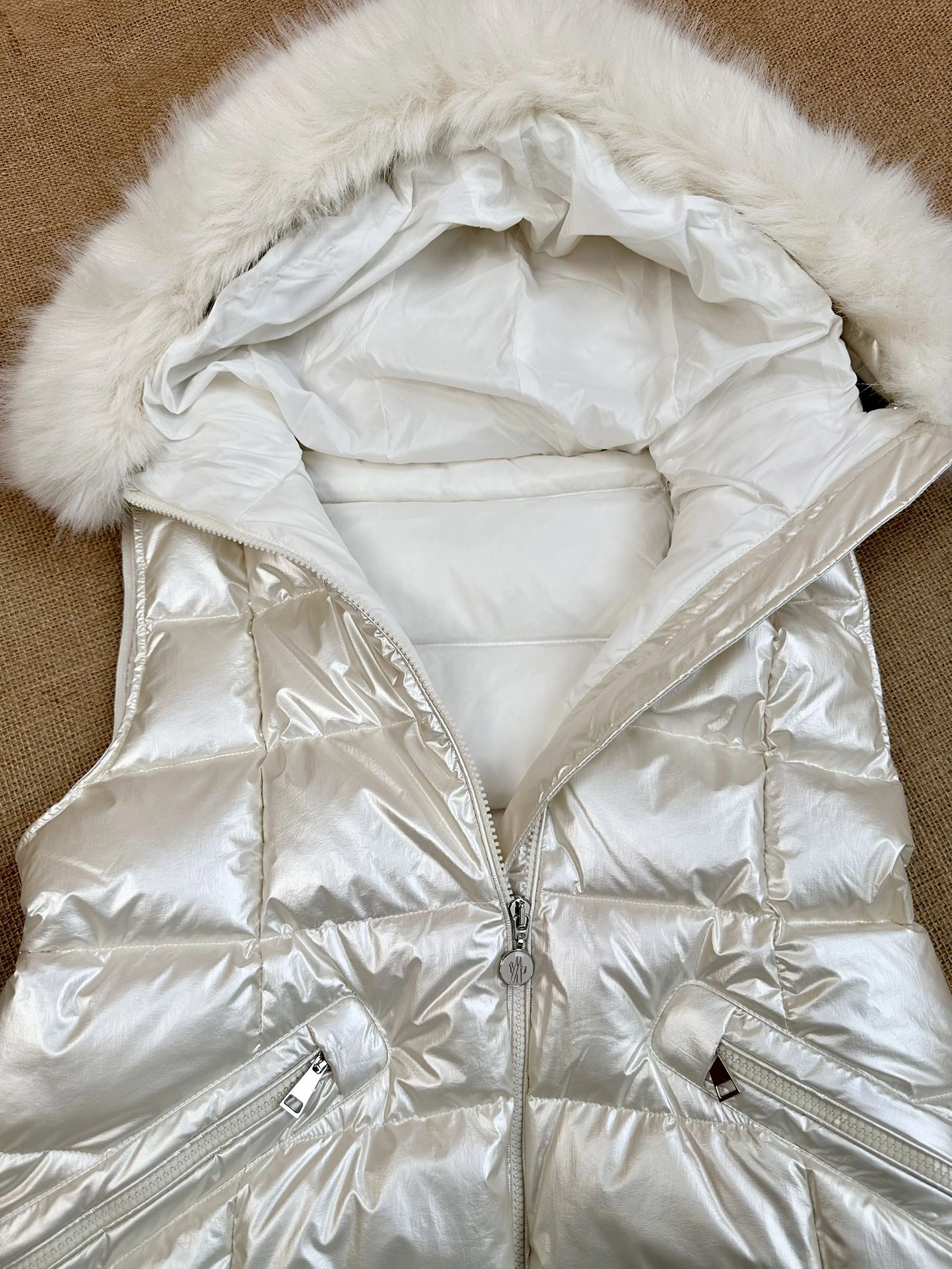 WaterResistant Moncler Down Jackets 146285