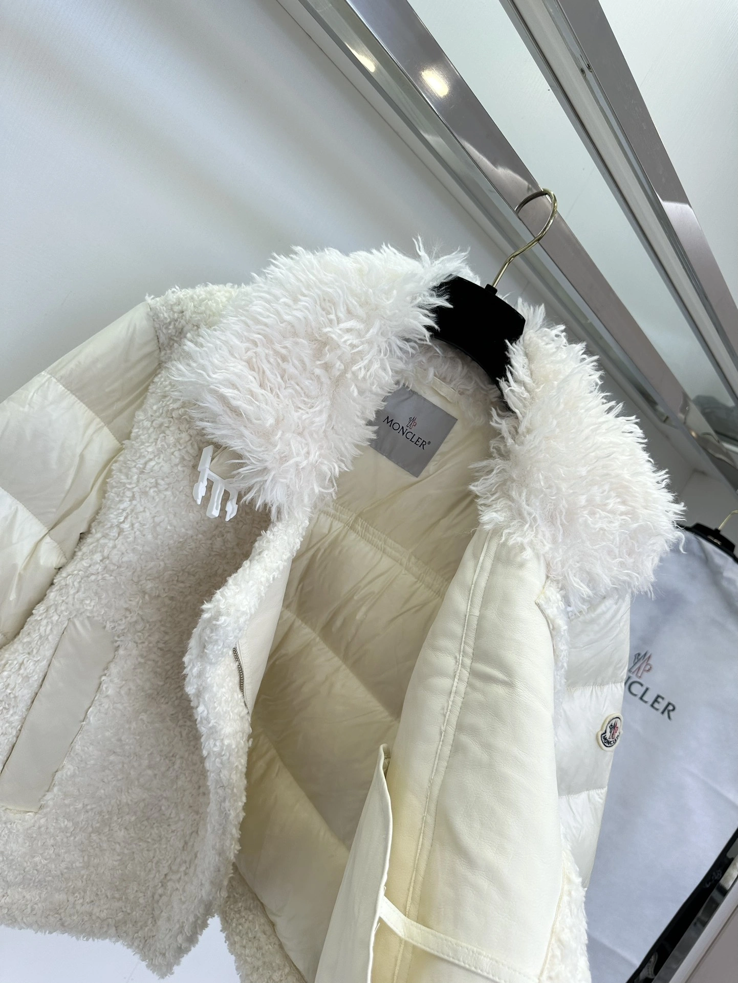 Minimalist Moncler Down Jackets 146288