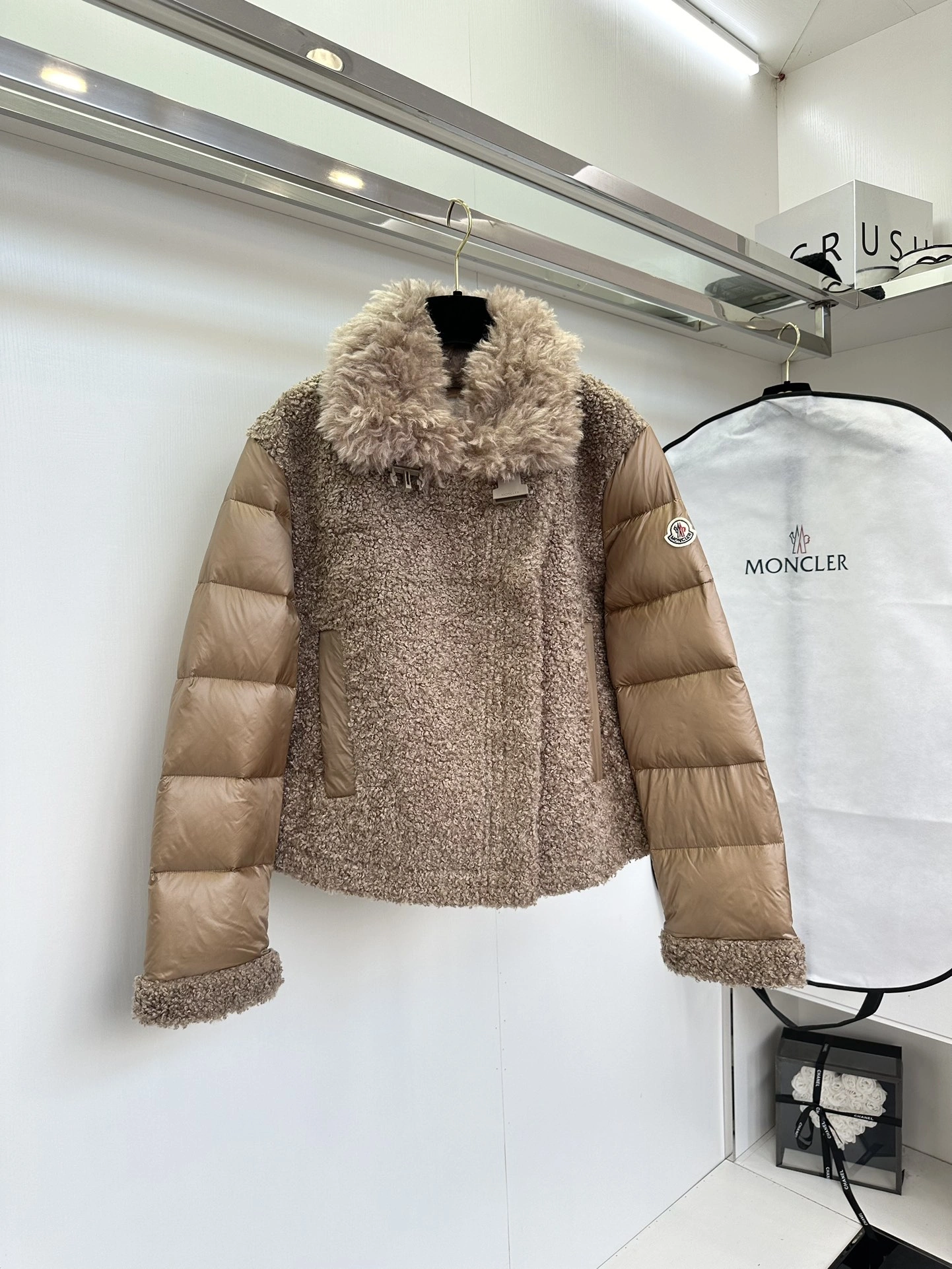 Moncler Down Jackets EasyMatch 146292