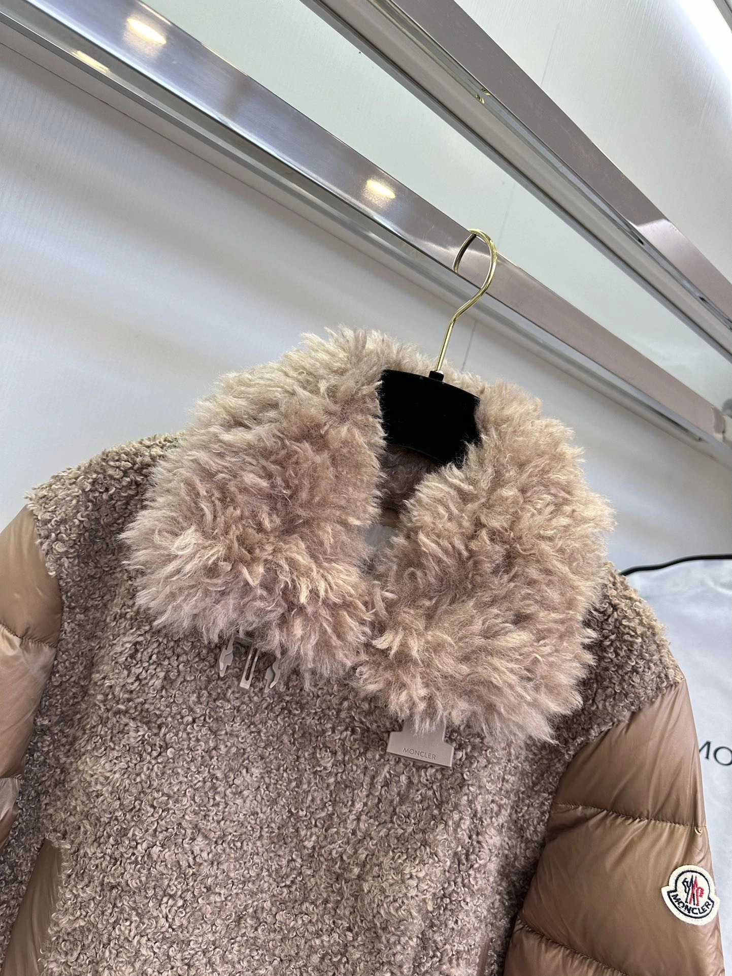 Moncler Down Jackets EasyMatch 146292