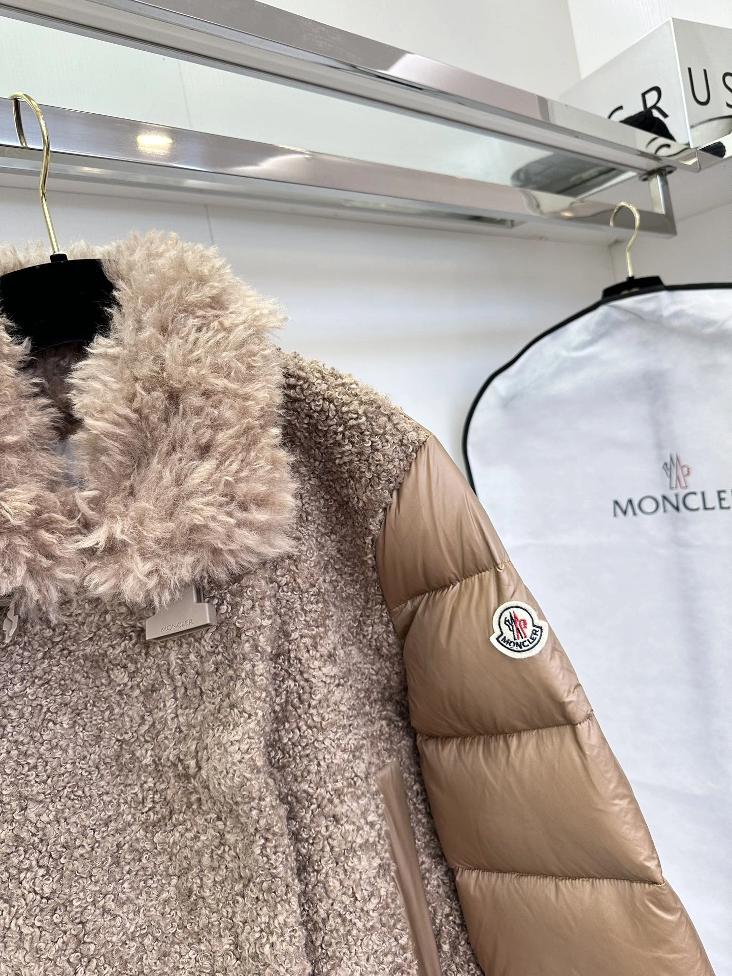 Moncler Down Jackets EasyMatch 146292