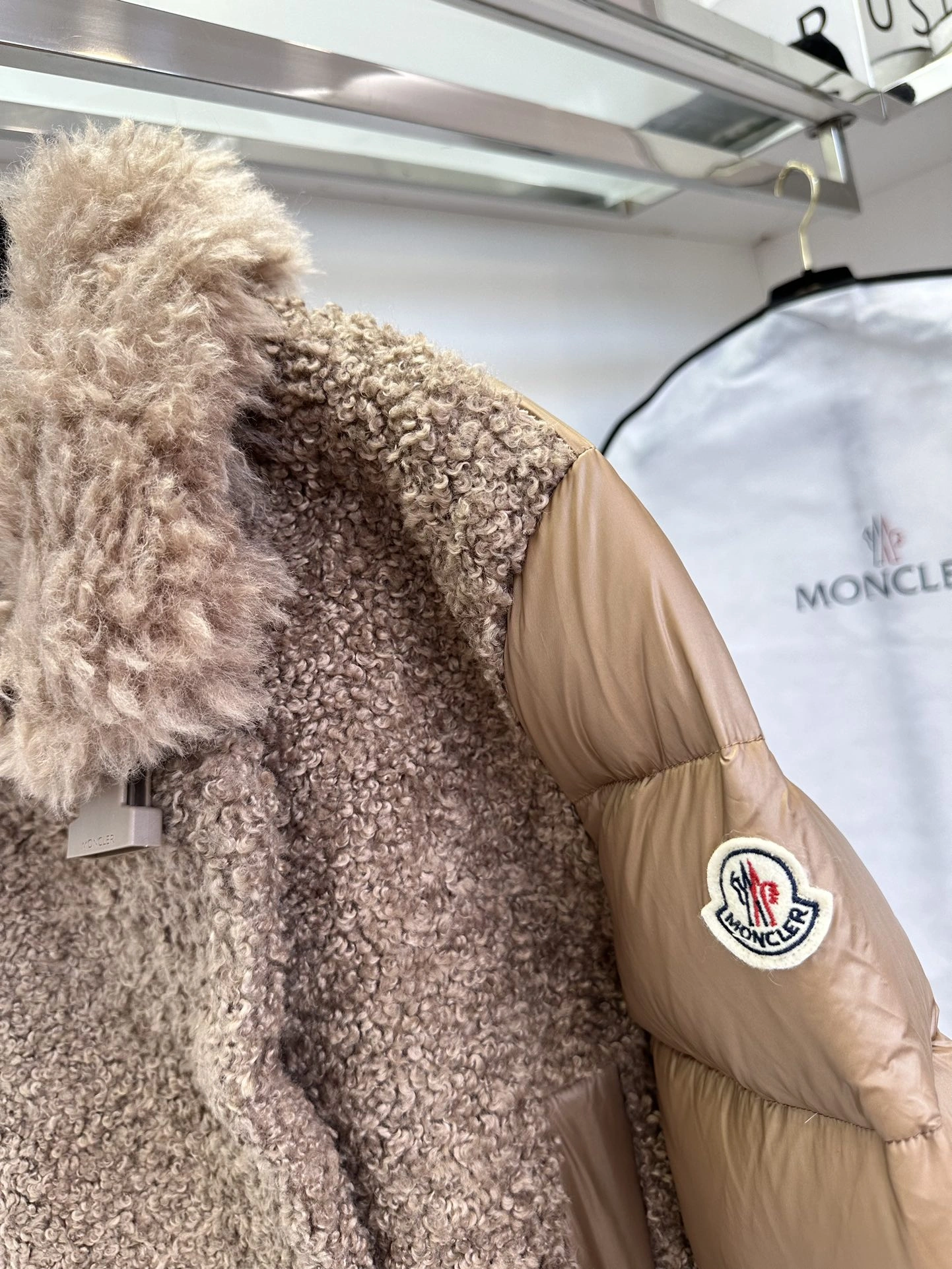 Moncler Down Jackets EasyMatch 146292