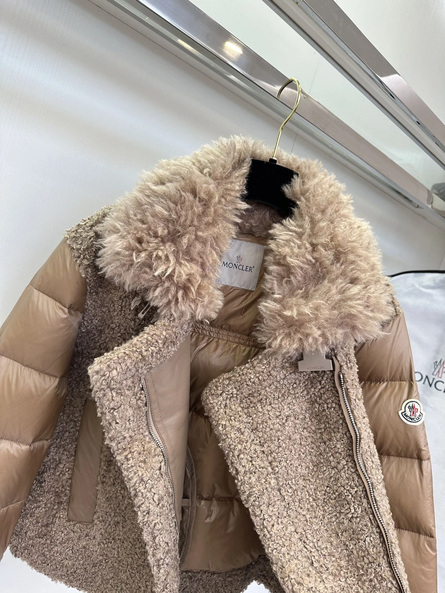 Moncler Down Jackets EasyMatch 146292