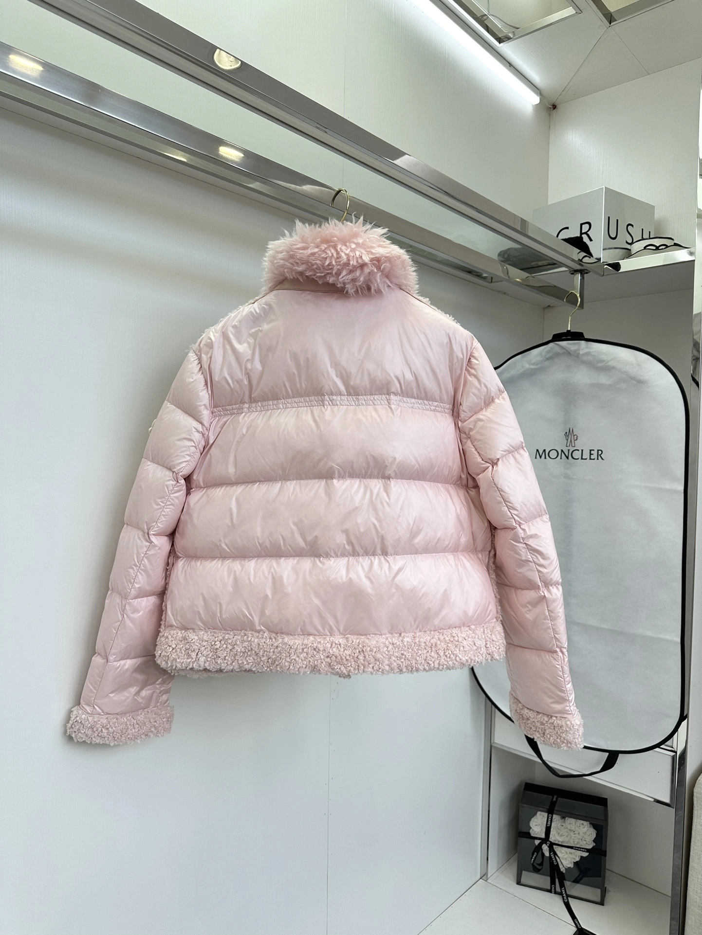 Moncler Down Jackets Sleek 146281