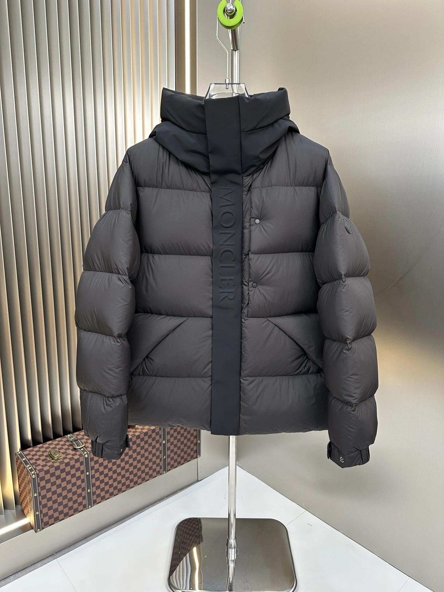 Moncler Down Jackets Unique 146274