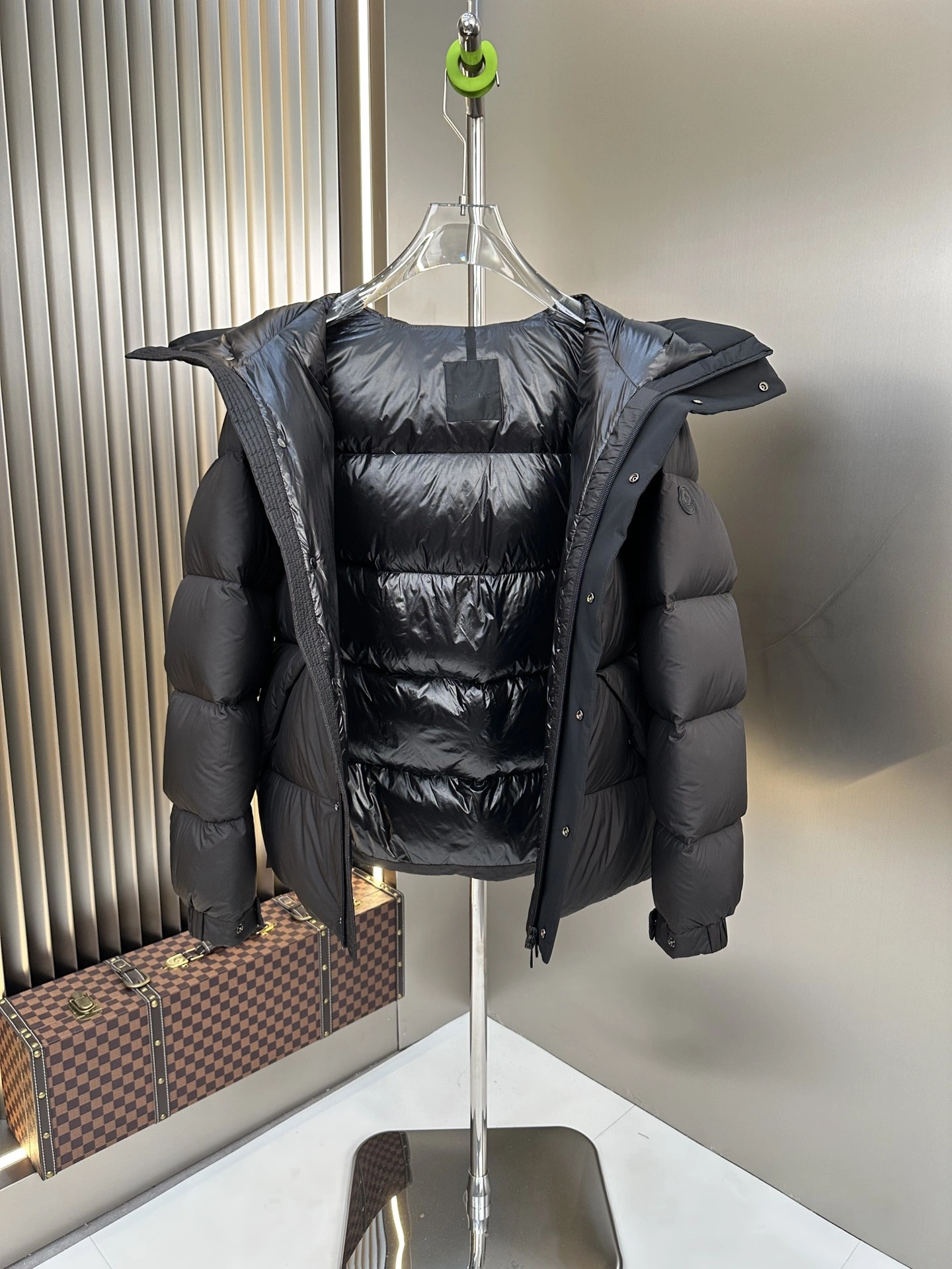 Moncler Down Jackets Unique 146274