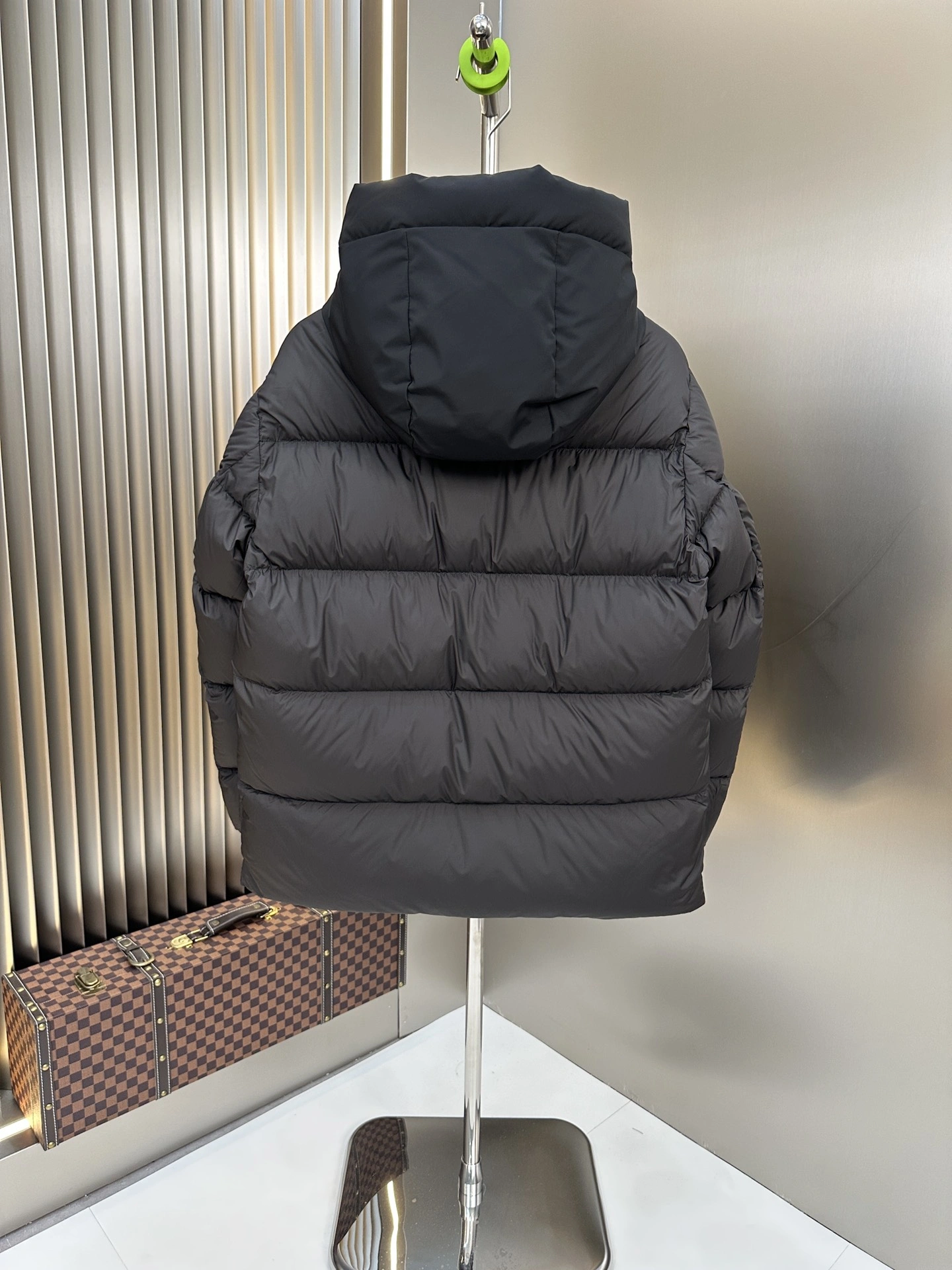 Moncler Down Jackets Unique 146274