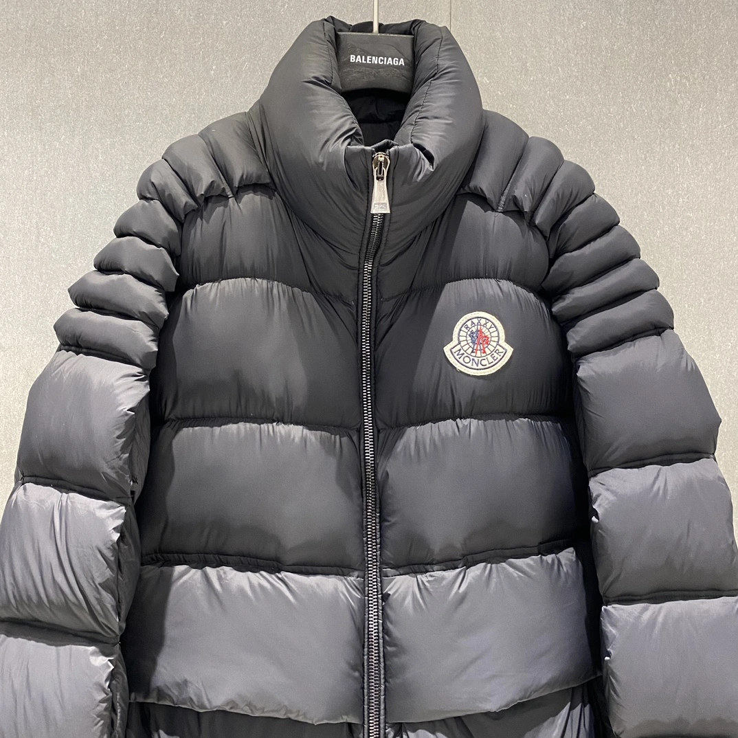 Flexible Moncler Down Jackets 146262