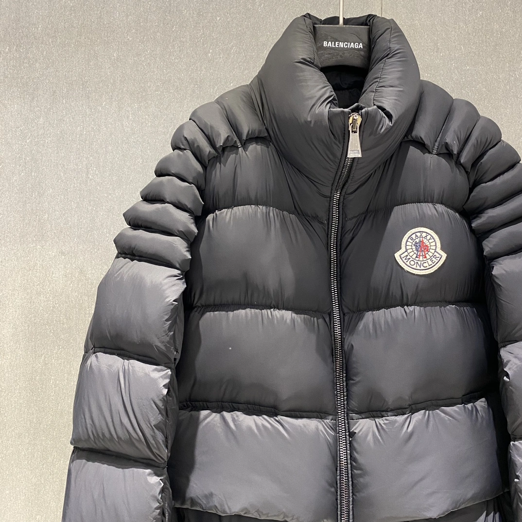 Flexible Moncler Down Jackets 146262
