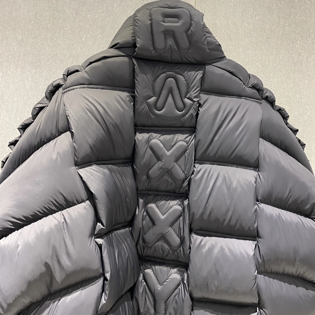 Flexible Moncler Down Jackets 146262