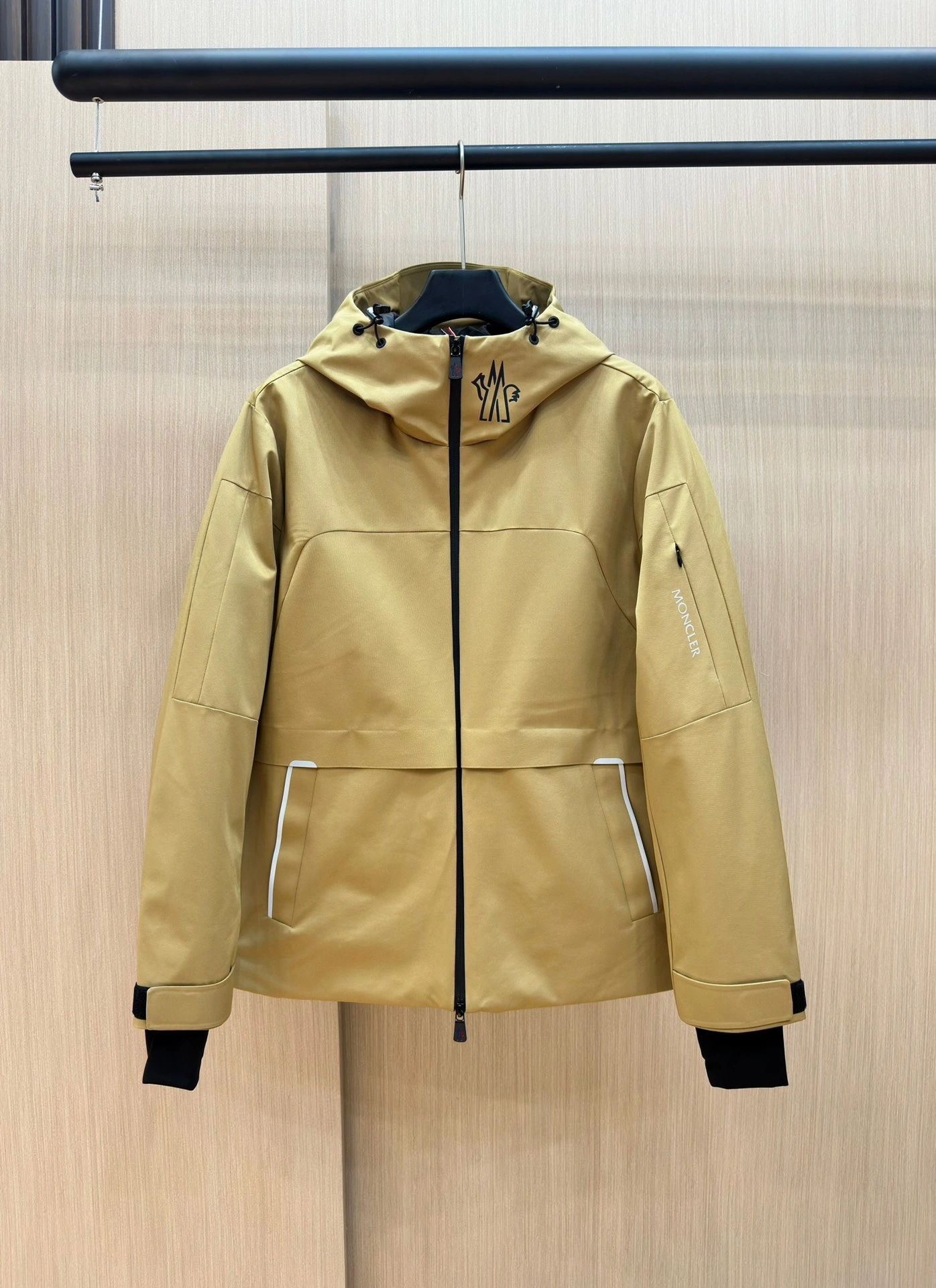 Moncler Down Jackets Versatile 146260
