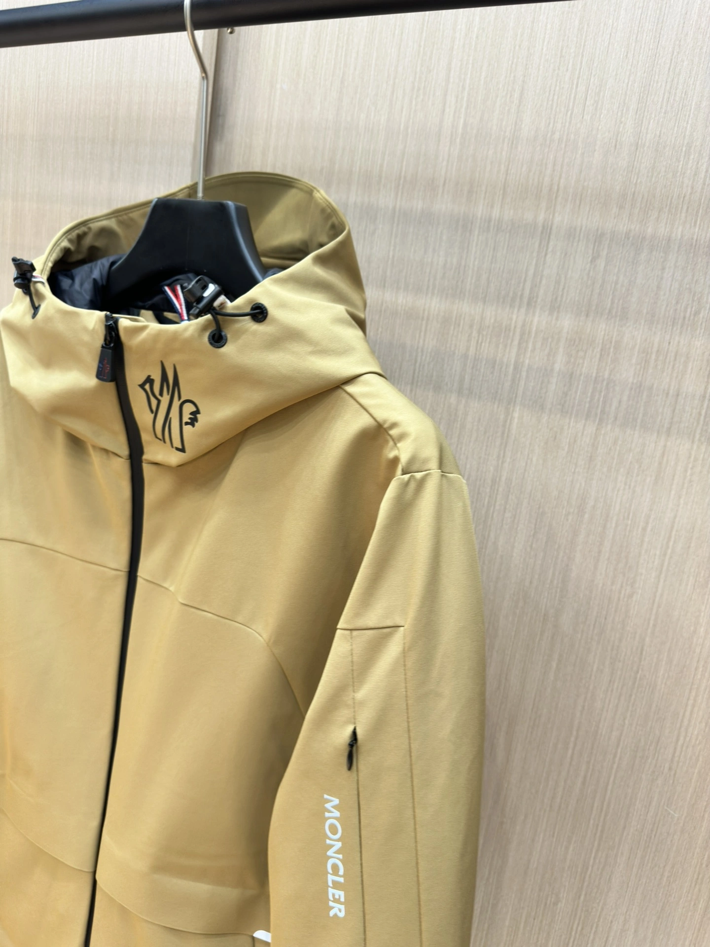 Moncler Down Jackets Versatile 146260