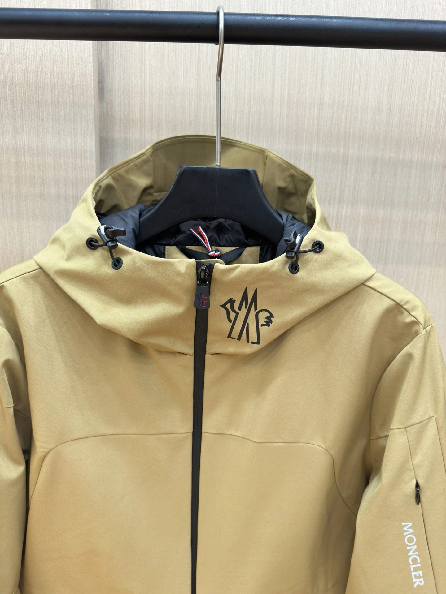 Moncler Down Jackets Versatile 146260