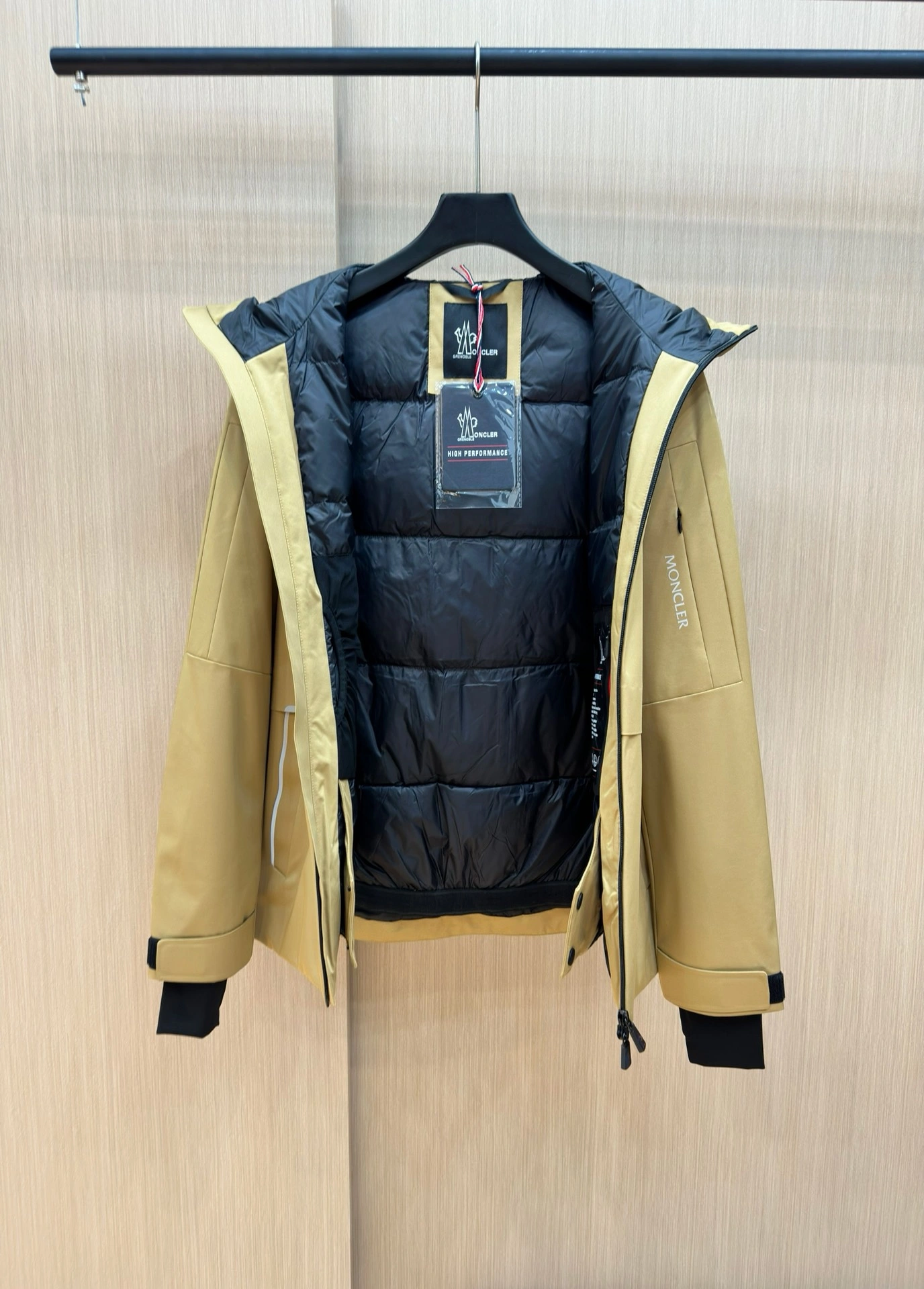 Moncler Down Jackets Versatile 146260