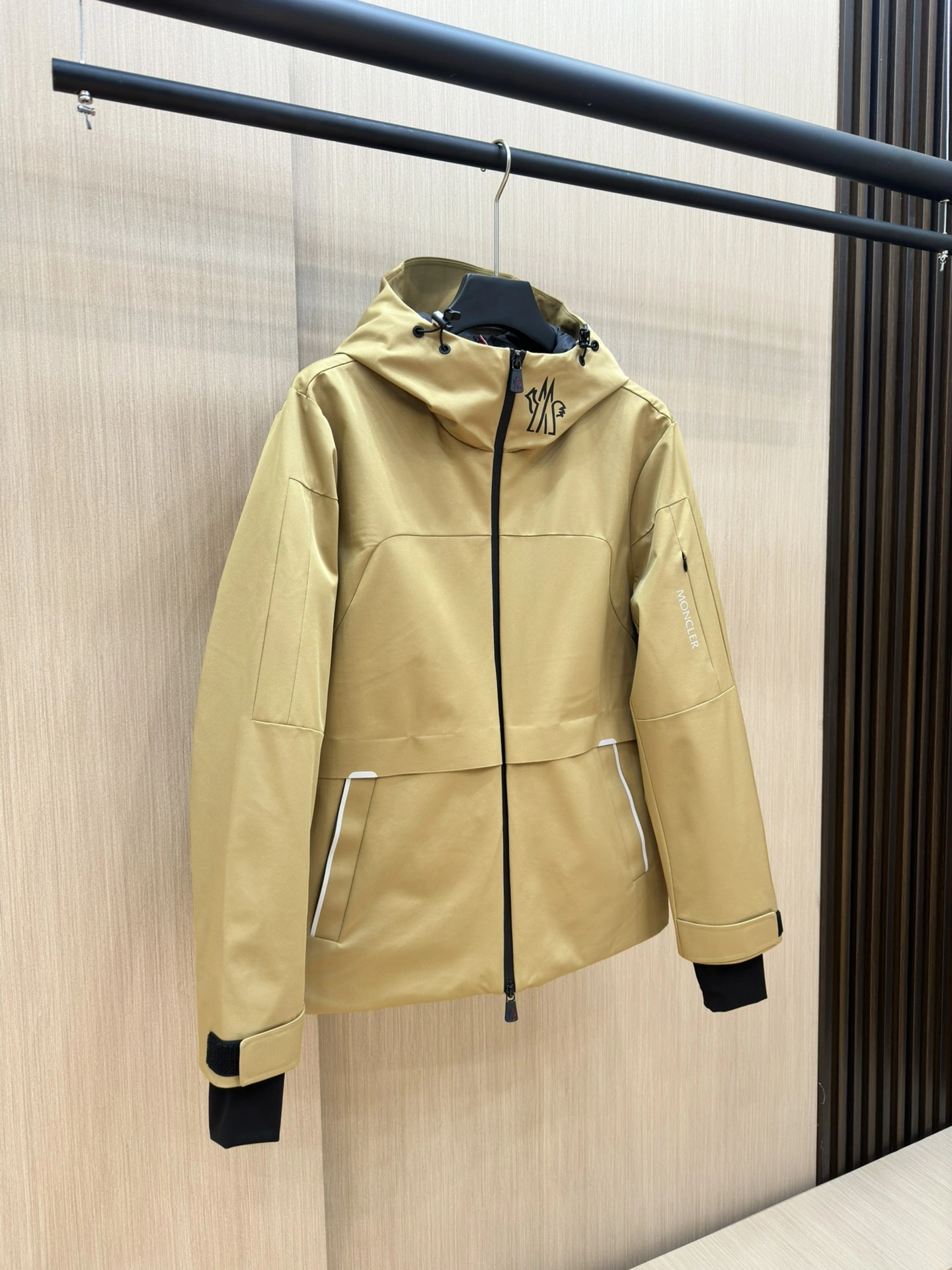 Moncler Down Jackets Versatile 146260