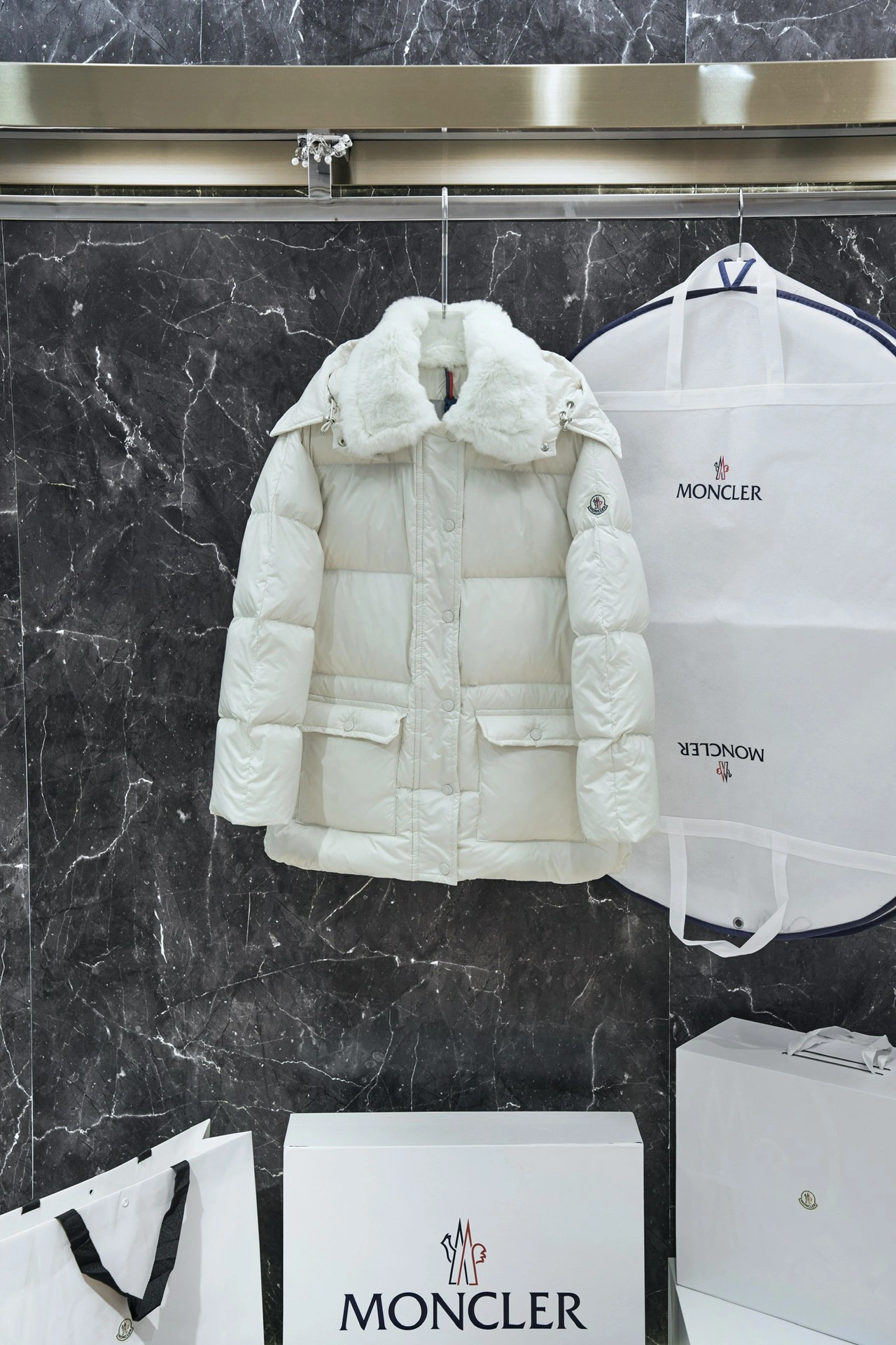 Moncler Down Jackets MultiPurpose 146235