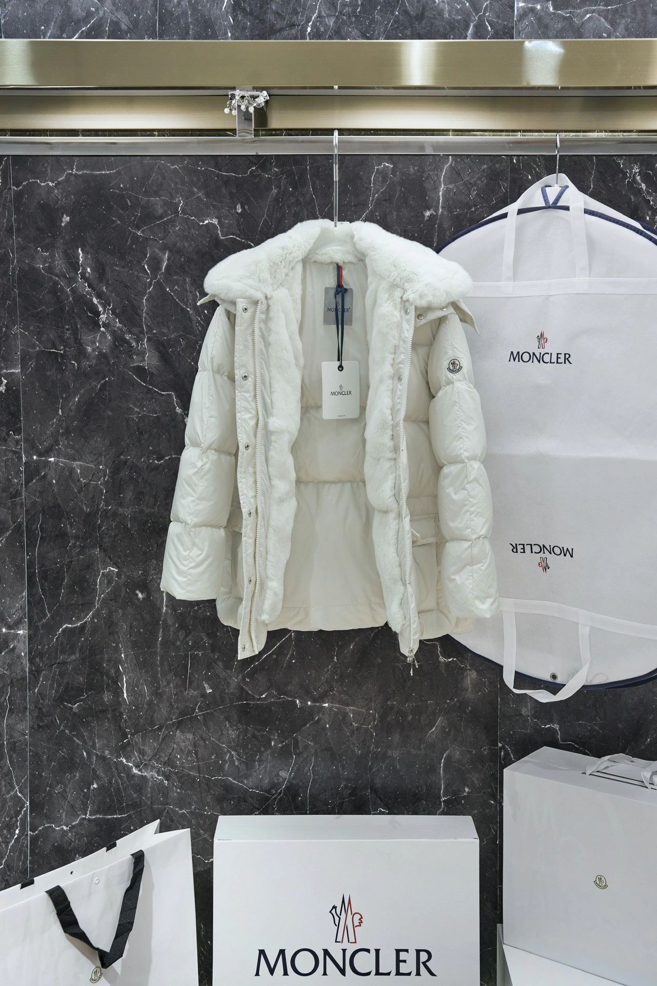 Moncler Down Jackets MultiPurpose 146235