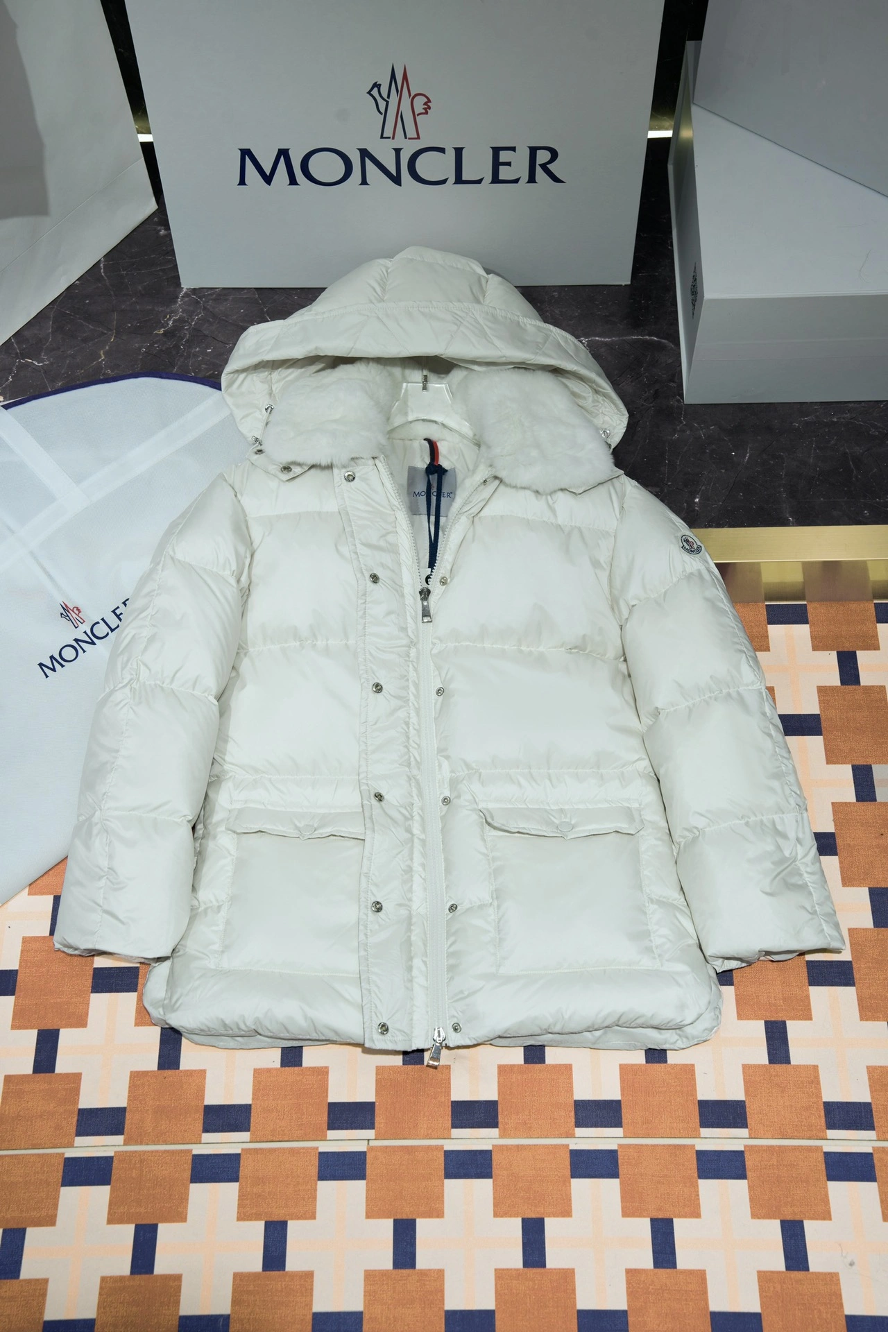 Moncler Down Jackets MultiPurpose 146235