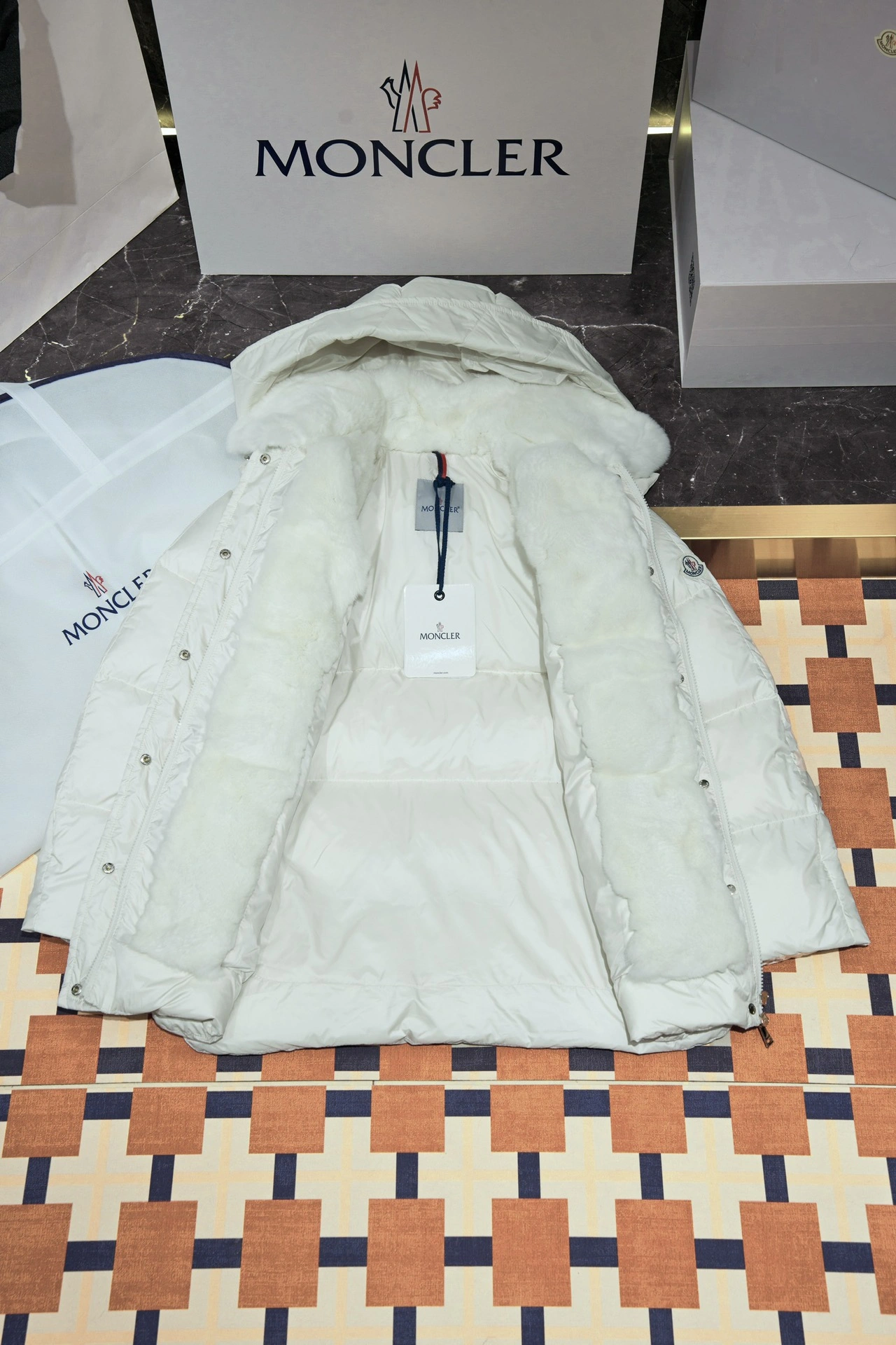 Moncler Down Jackets MultiPurpose 146235