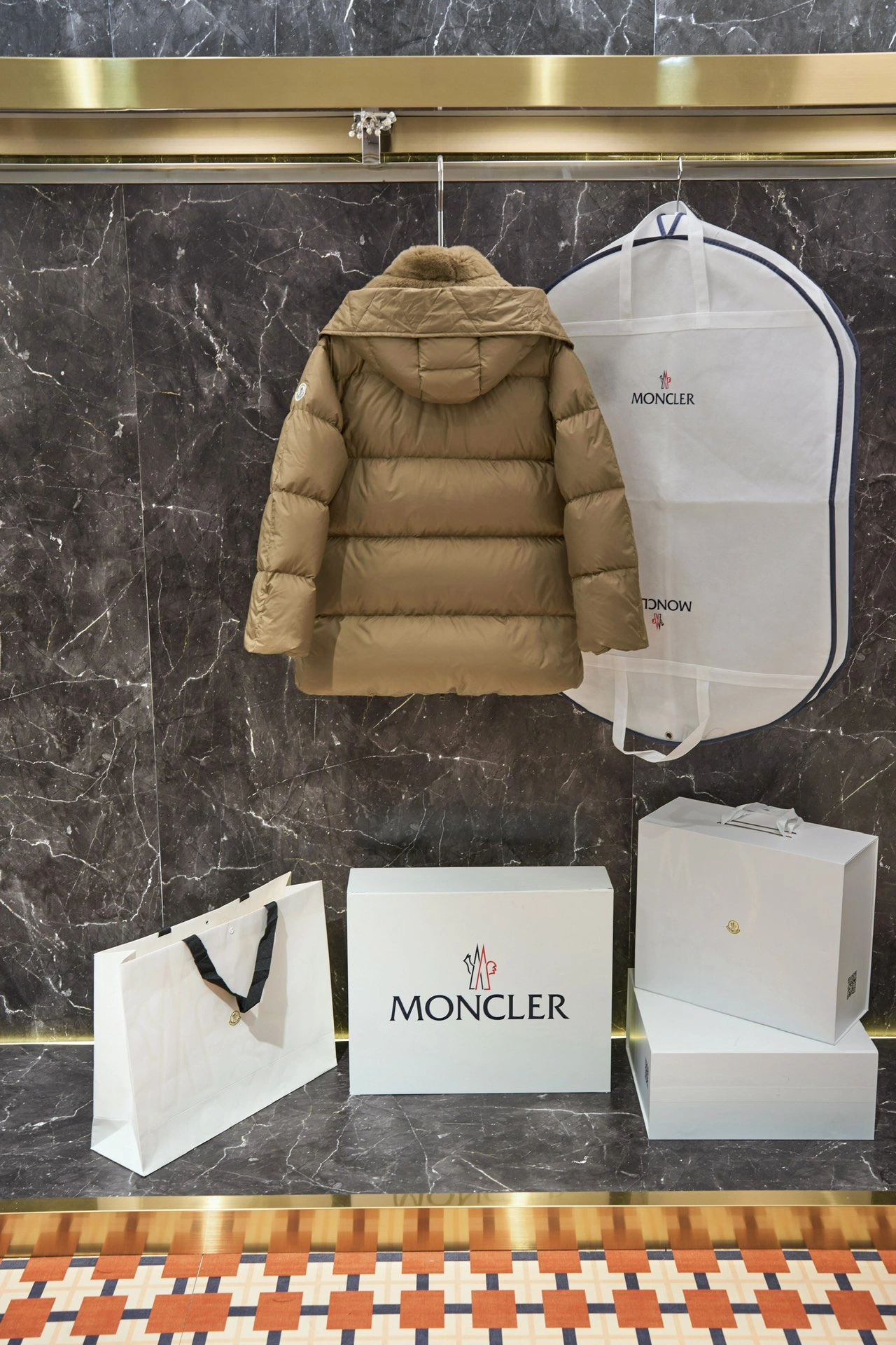 Moncler Down Jackets Bold 146241