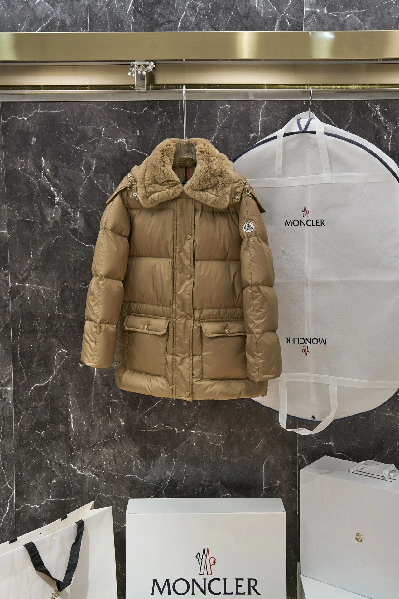 Moncler Down Jackets Bold 146241