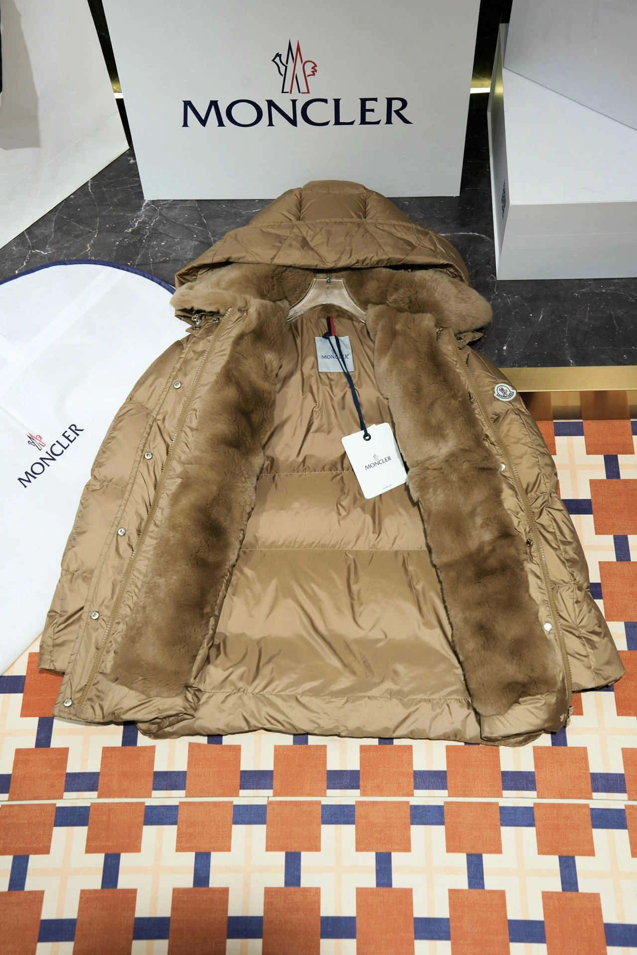 Moncler Down Jackets Bold 146241