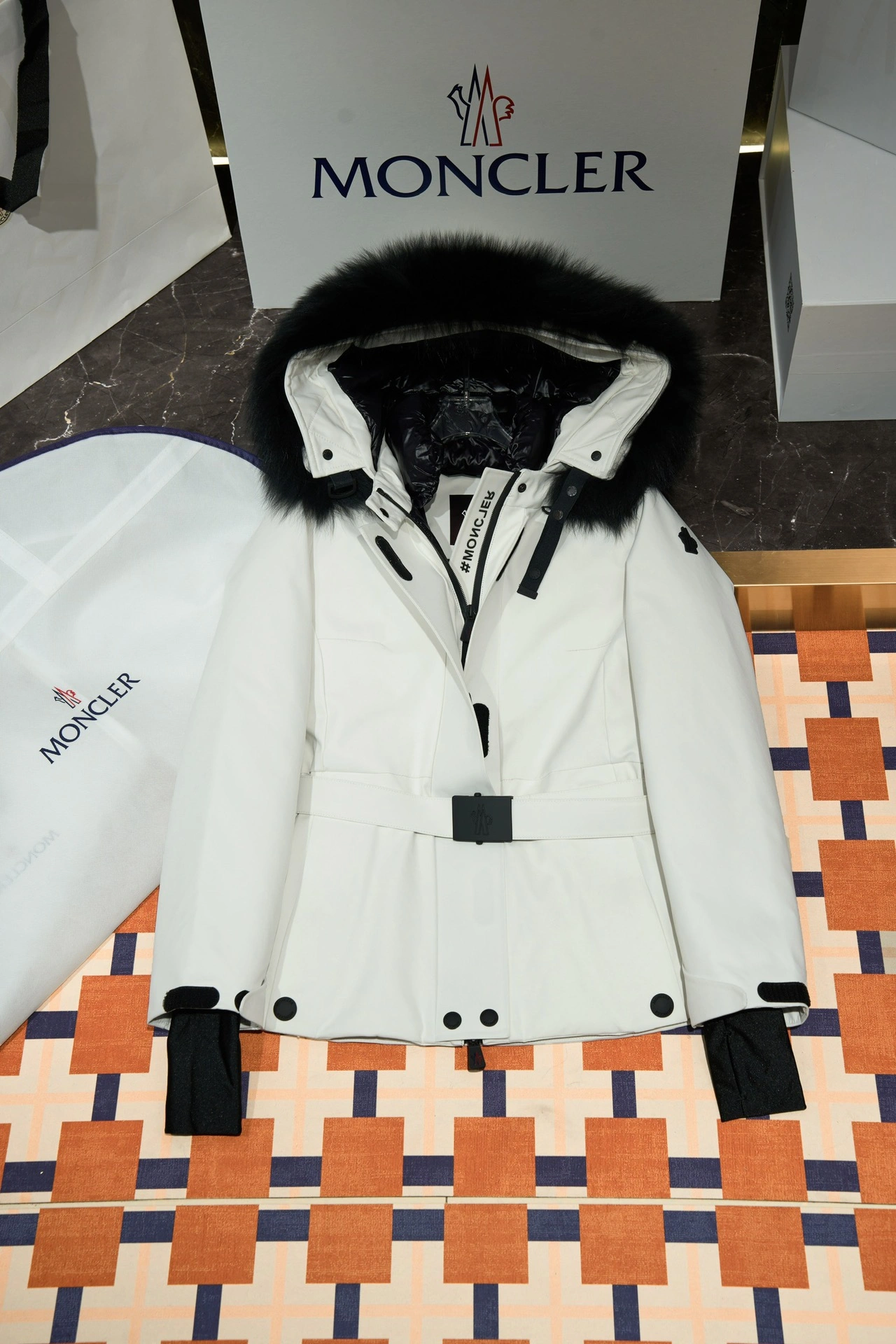 Resilient Moncler Down Jackets 146238